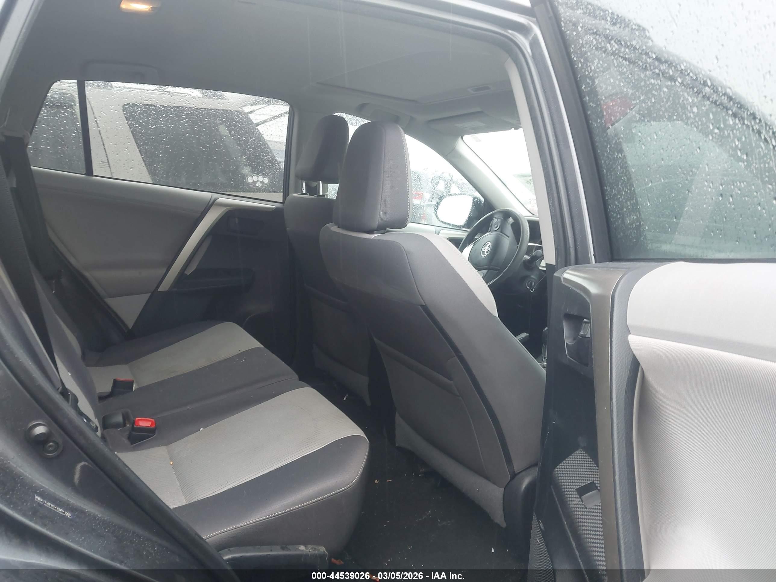 TOYOTA RAV4 image 8