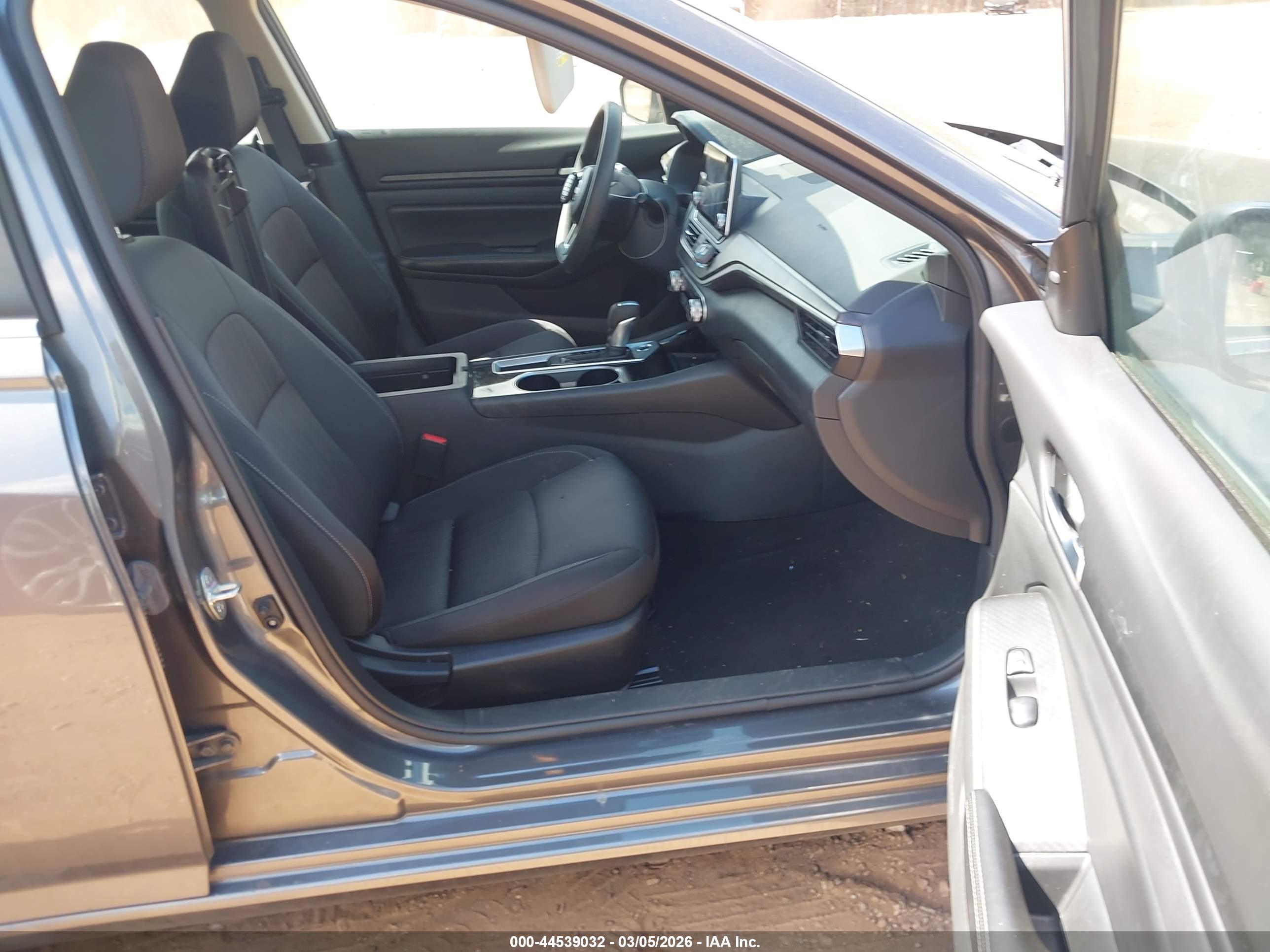 NISSAN ALTIMA image 5
