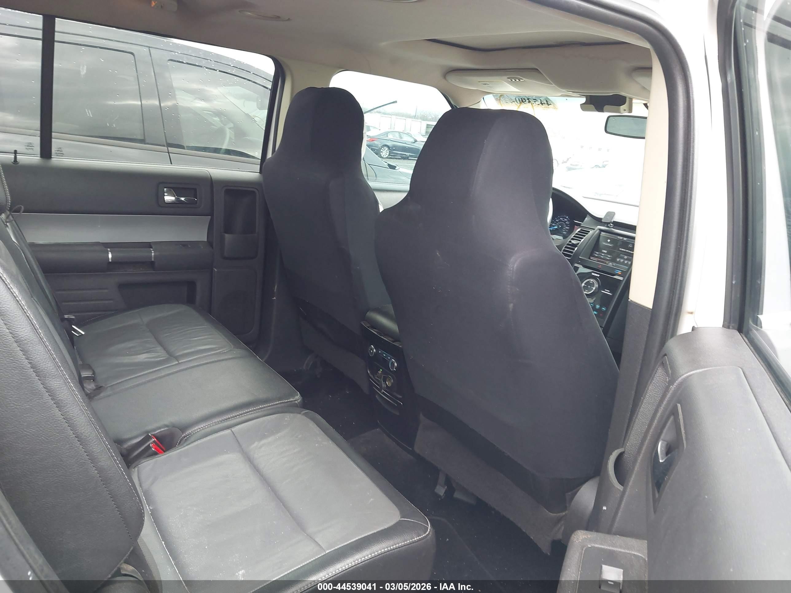 FORD FLEX image 8