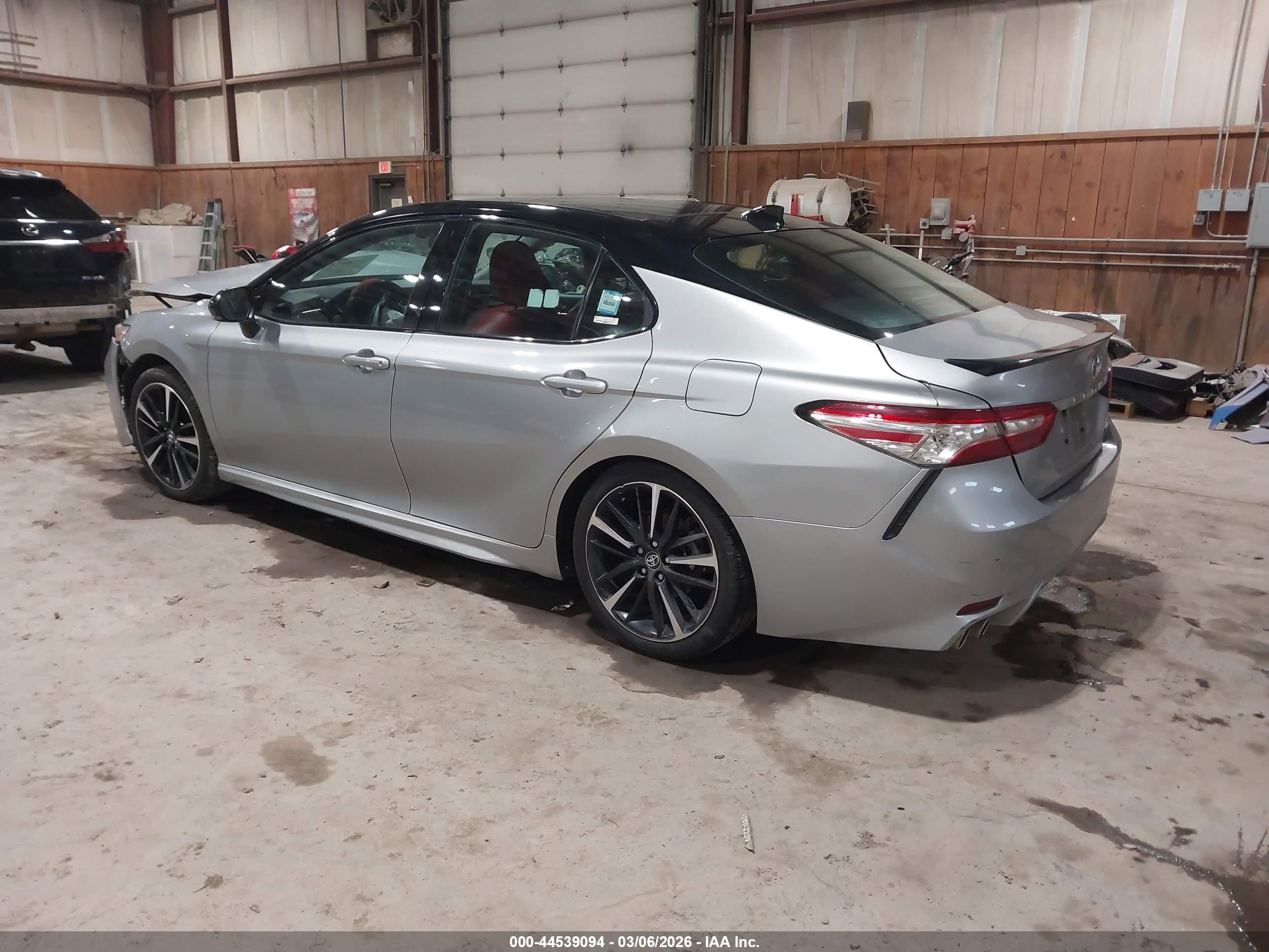 TOYOTA CAMRY image 3