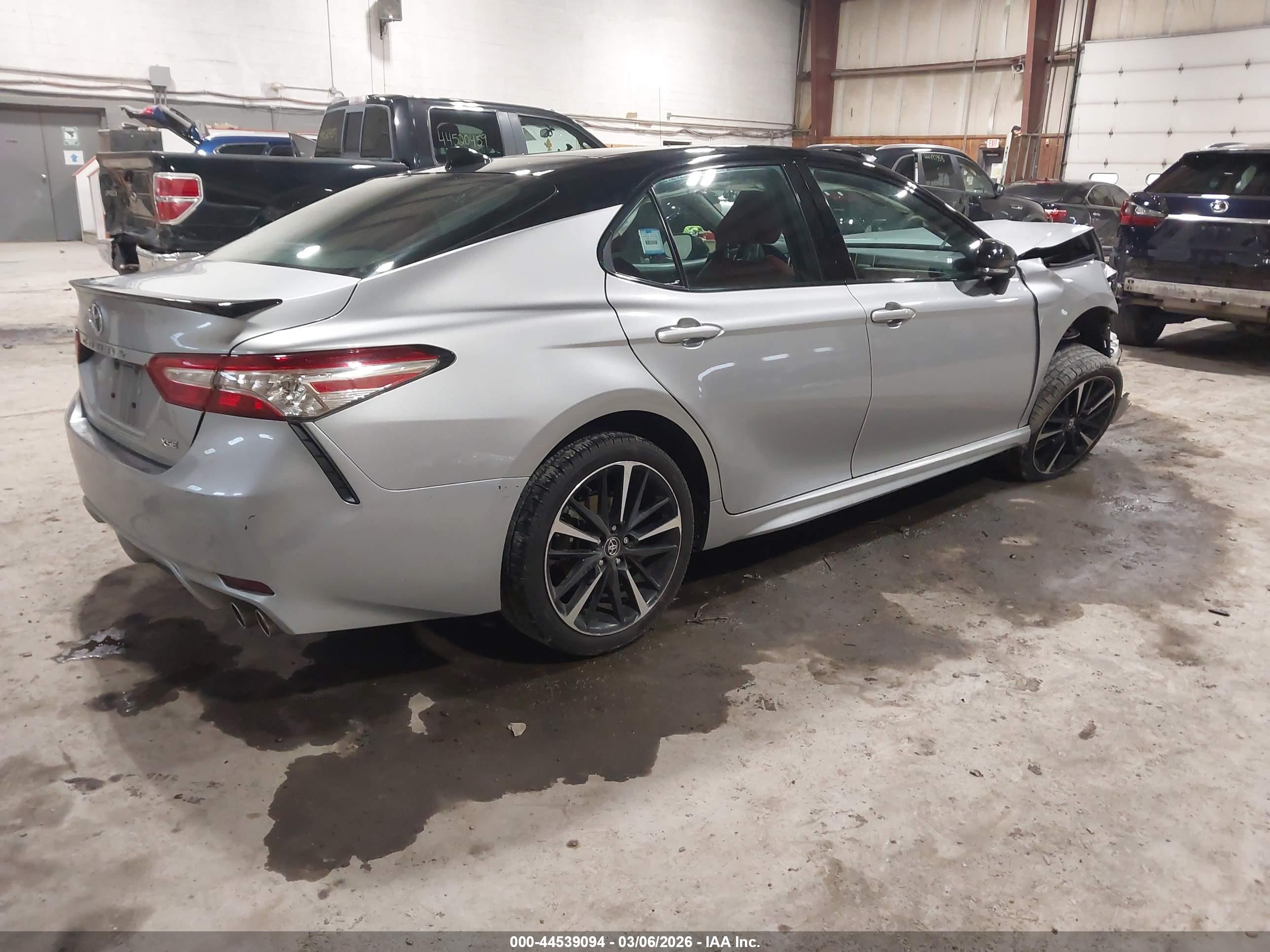 TOYOTA CAMRY image 4