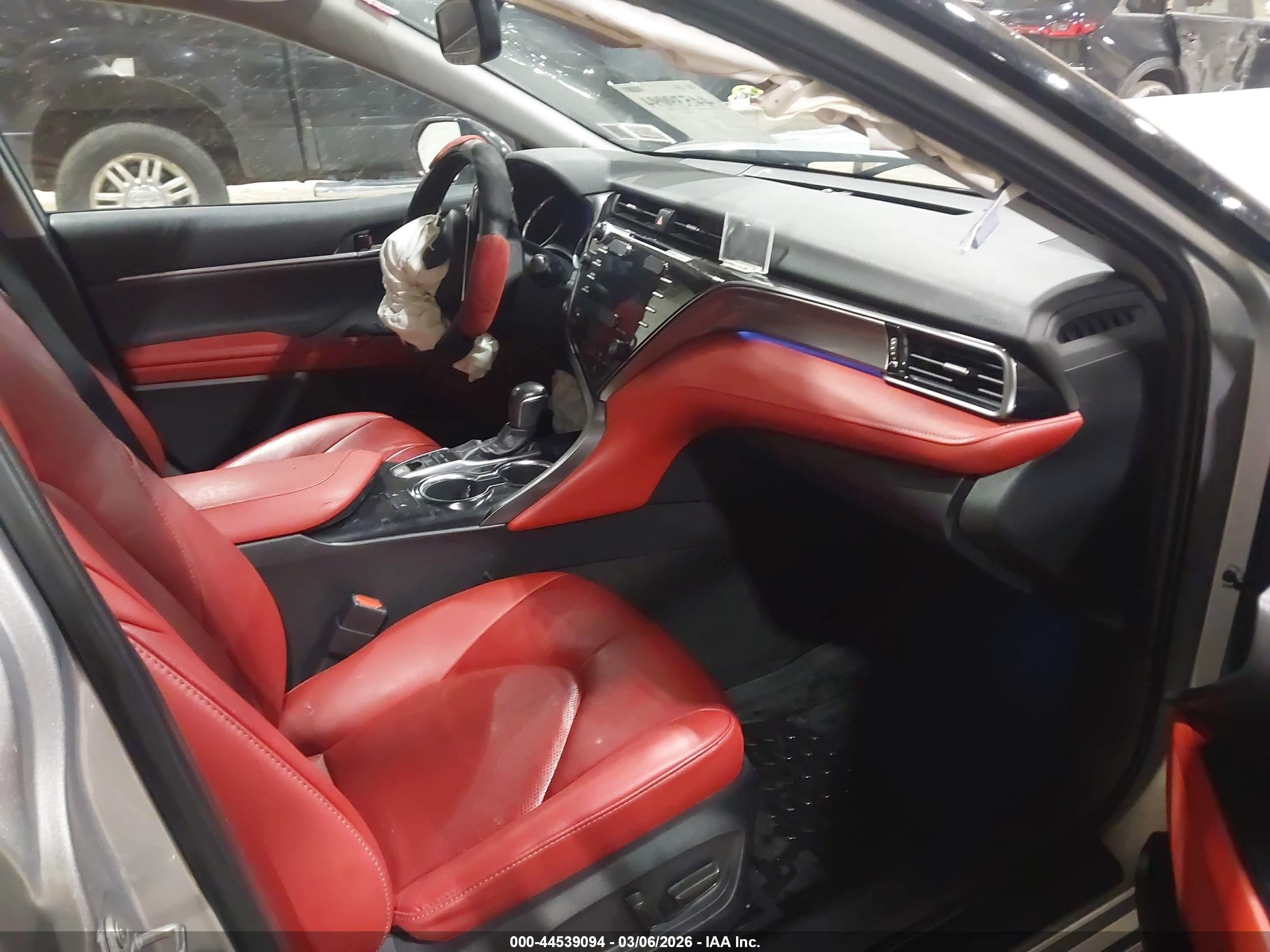 TOYOTA CAMRY image 5