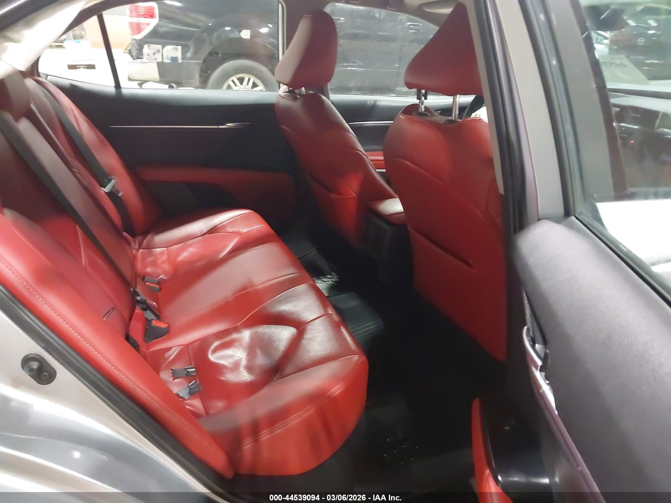 TOYOTA CAMRY image 8