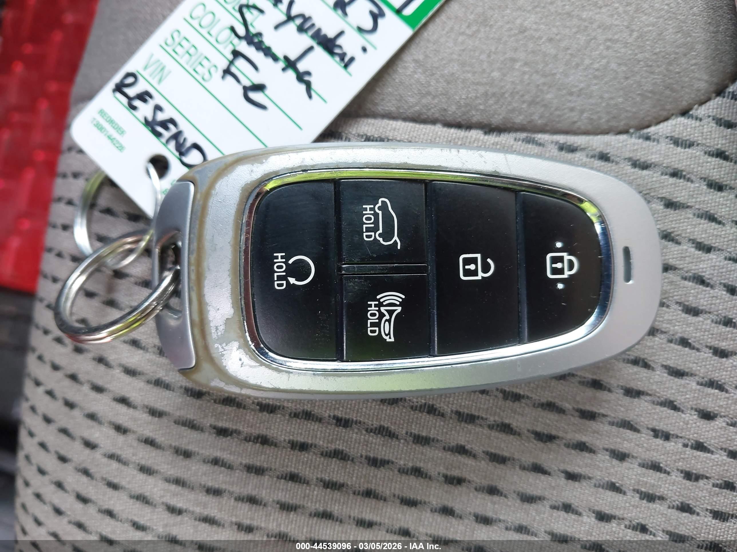 HYUNDAI SANTA image 11