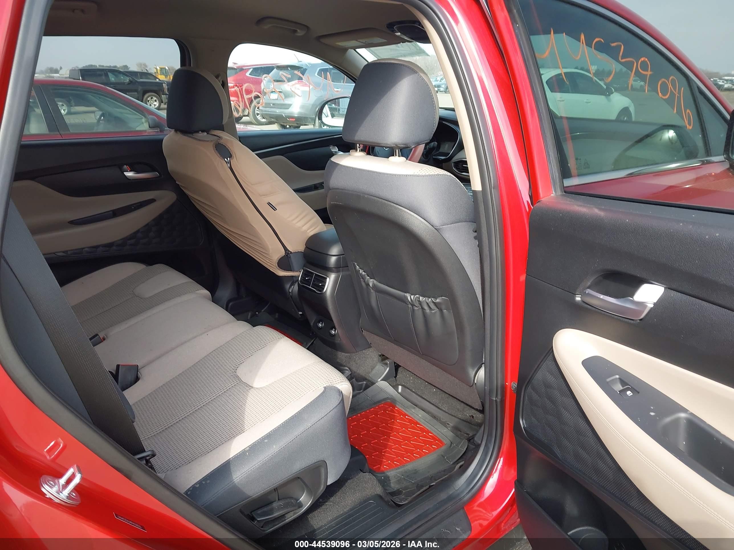 HYUNDAI SANTA image 8