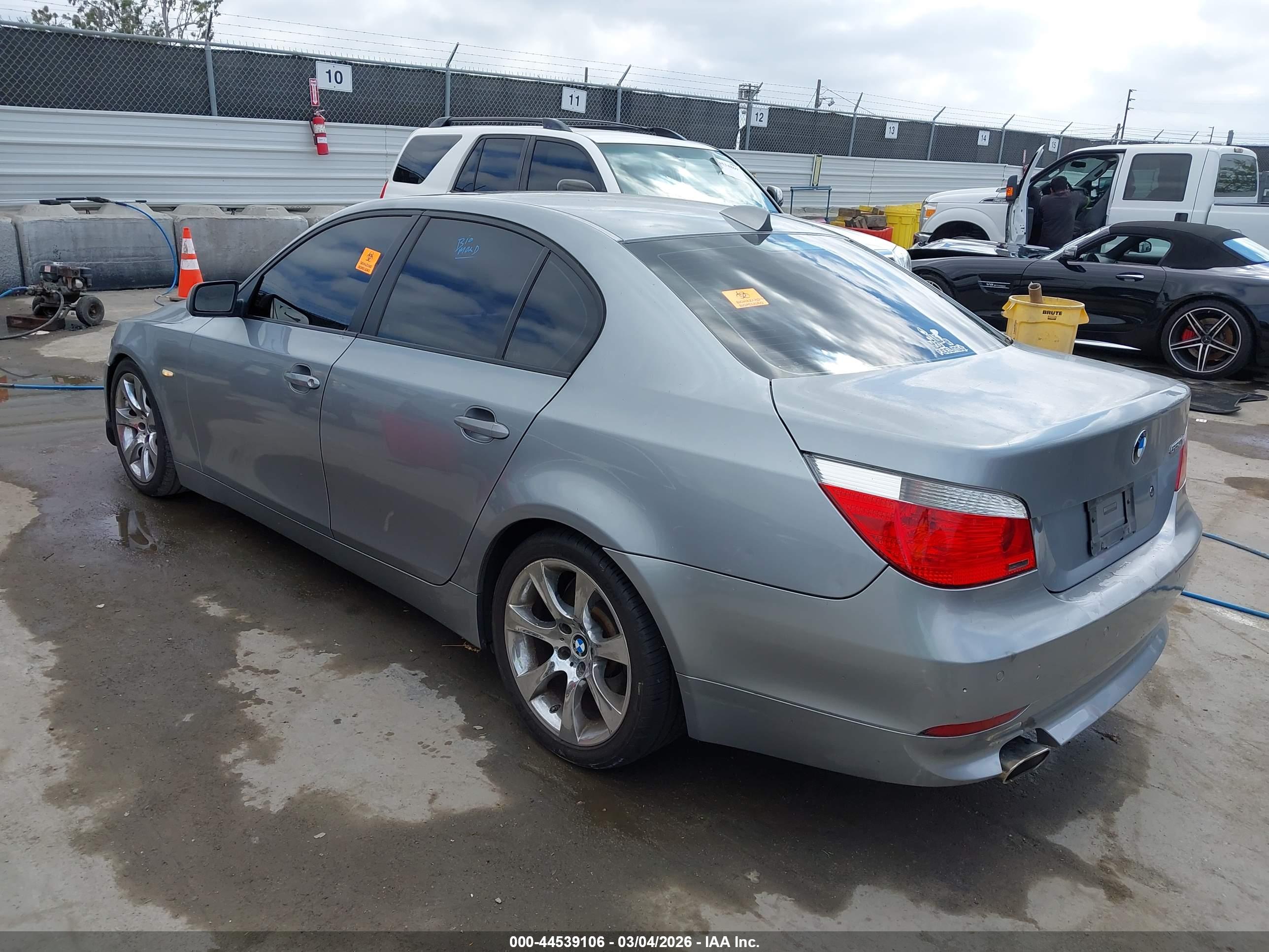 BMW 550I image 3