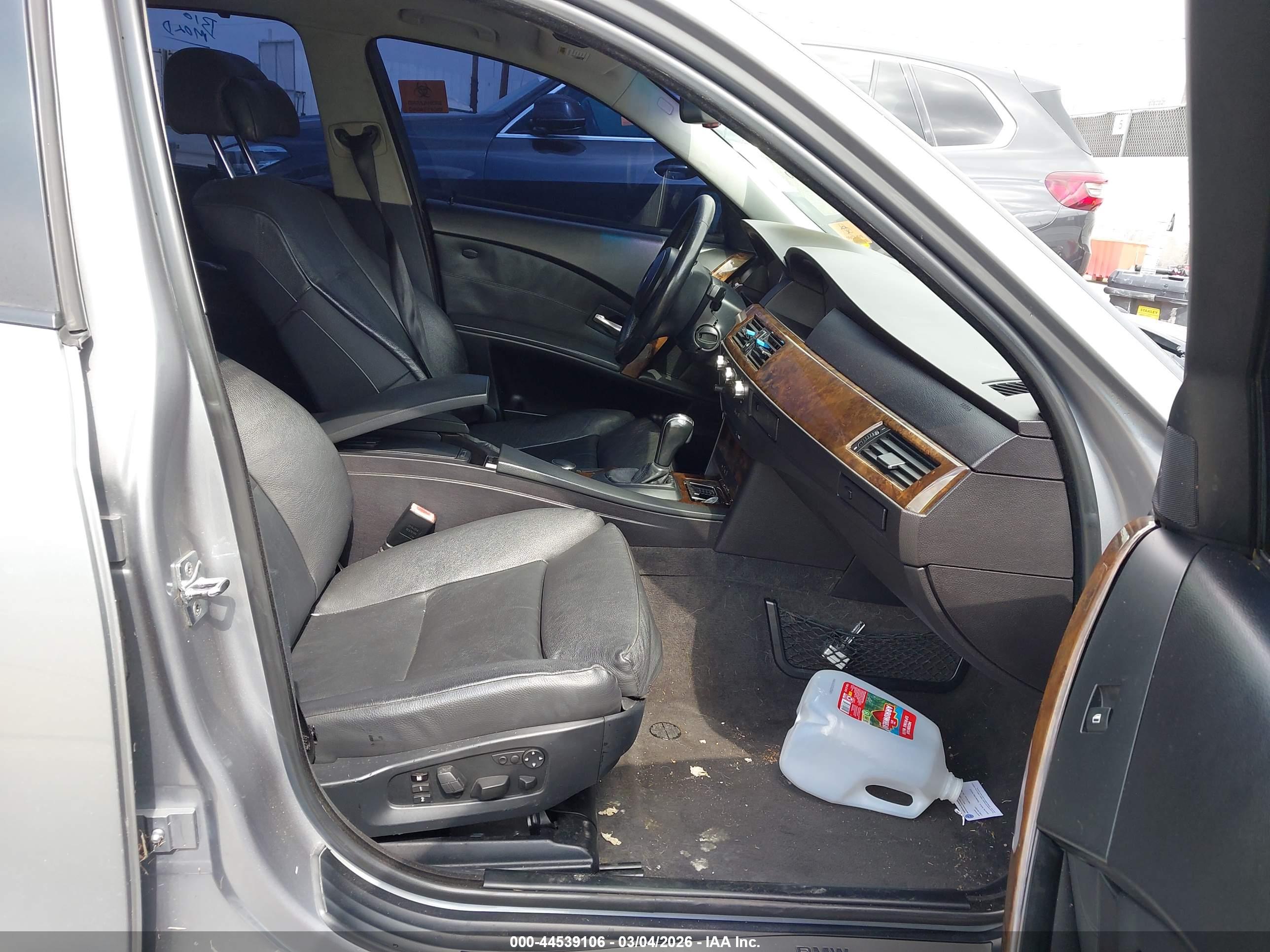 BMW 550I image 5