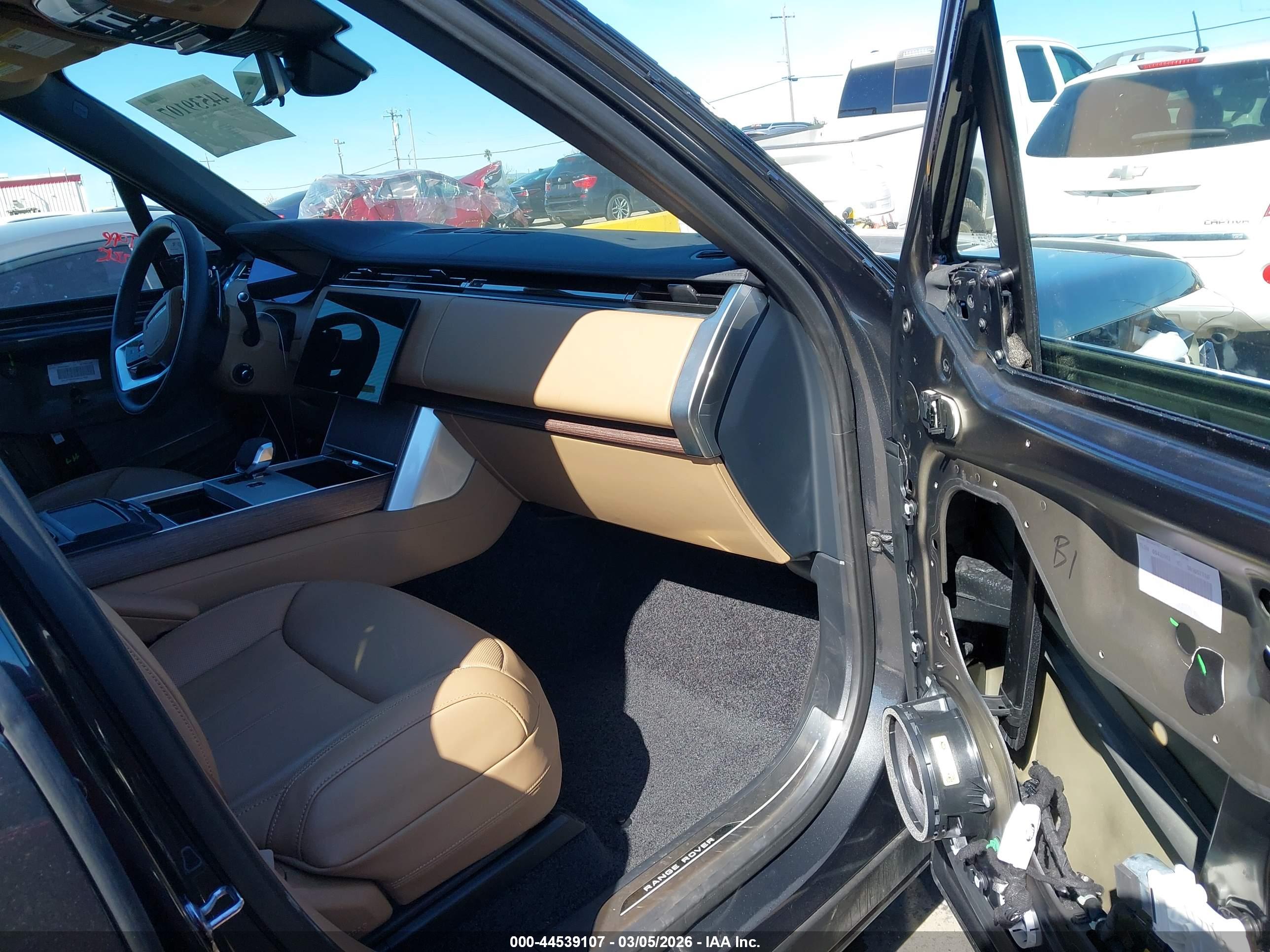 LAND ROVER image 5