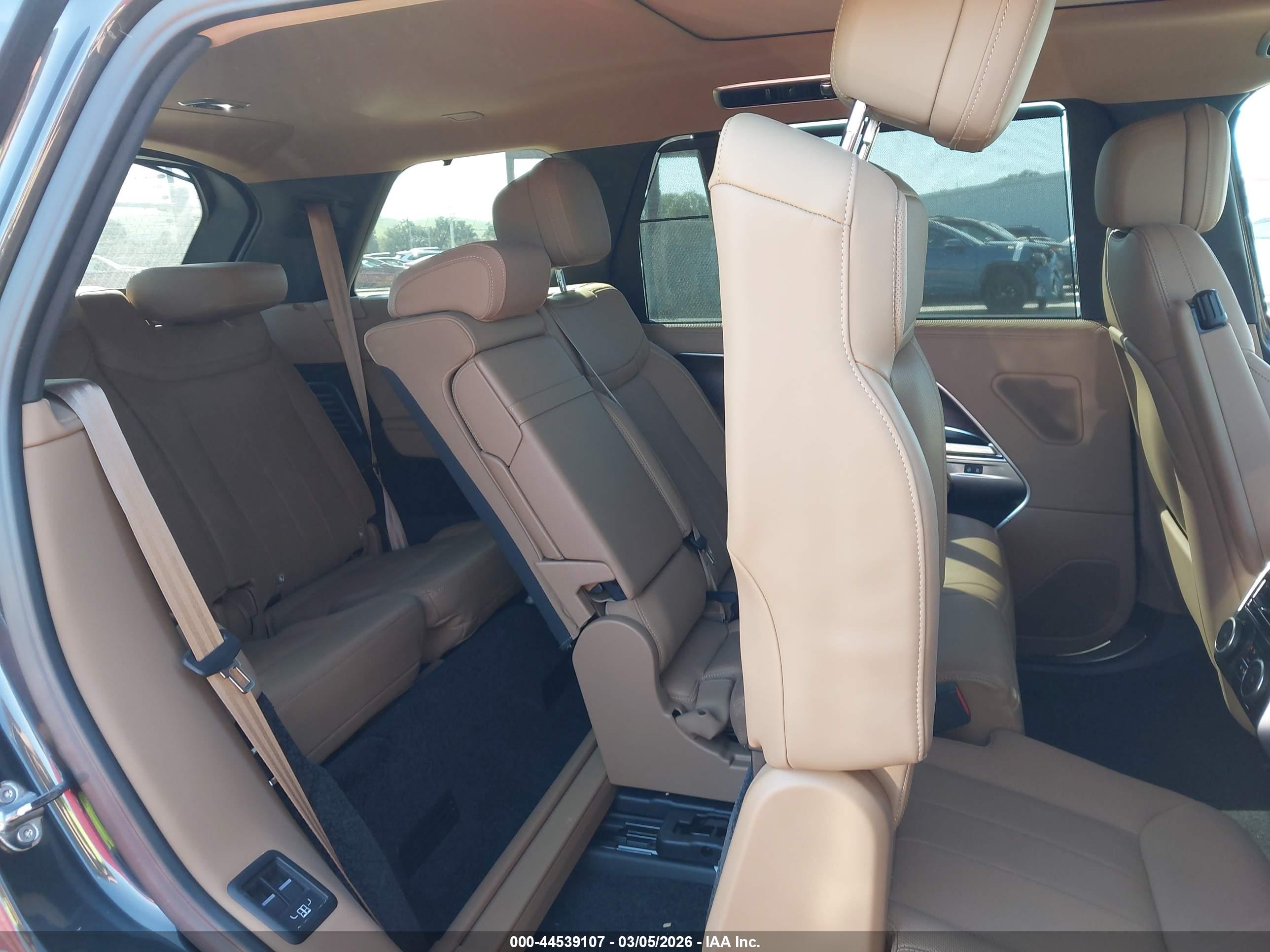 LAND ROVER image 8