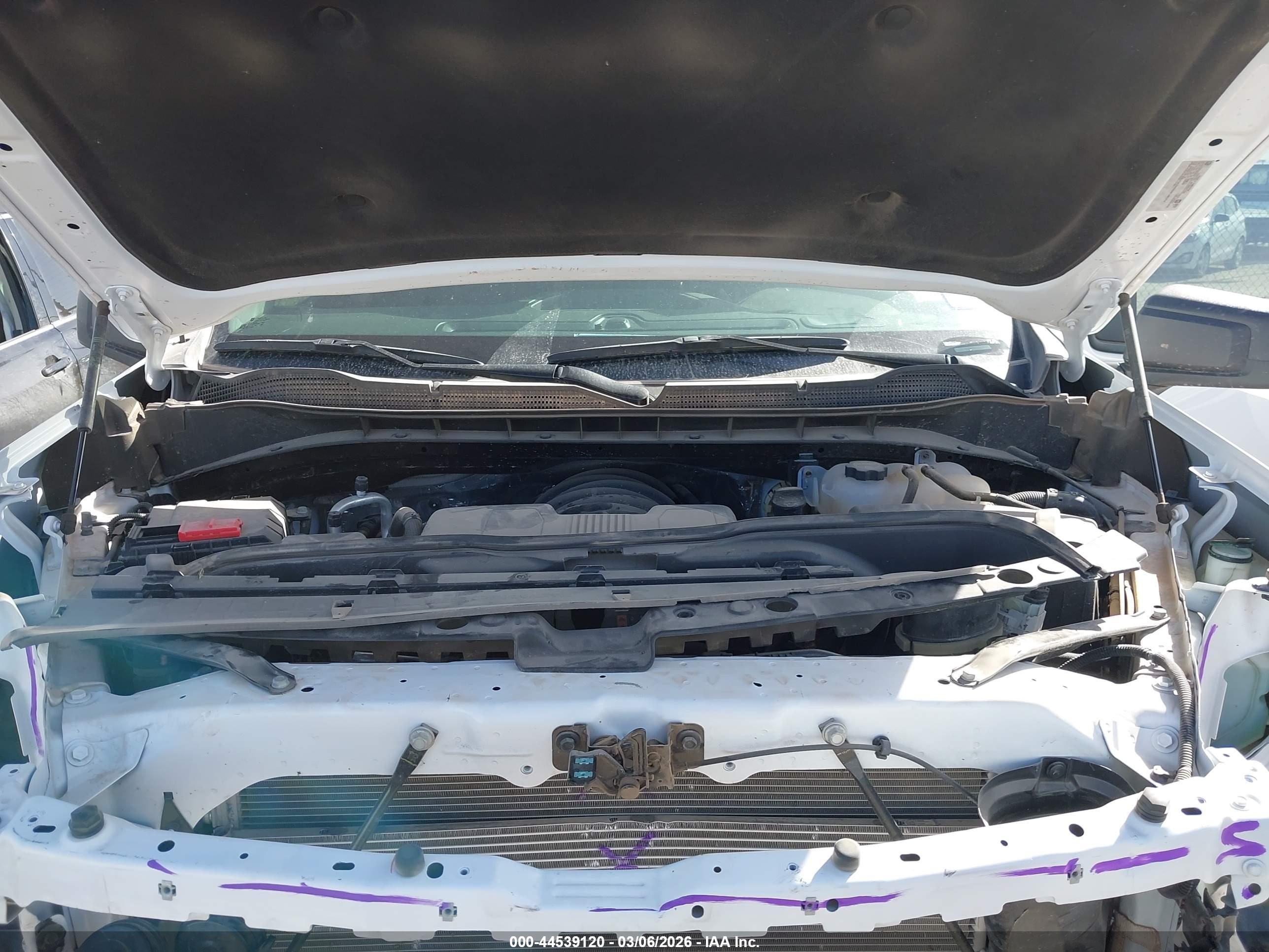 CHEVROLET SILVERADO image 10