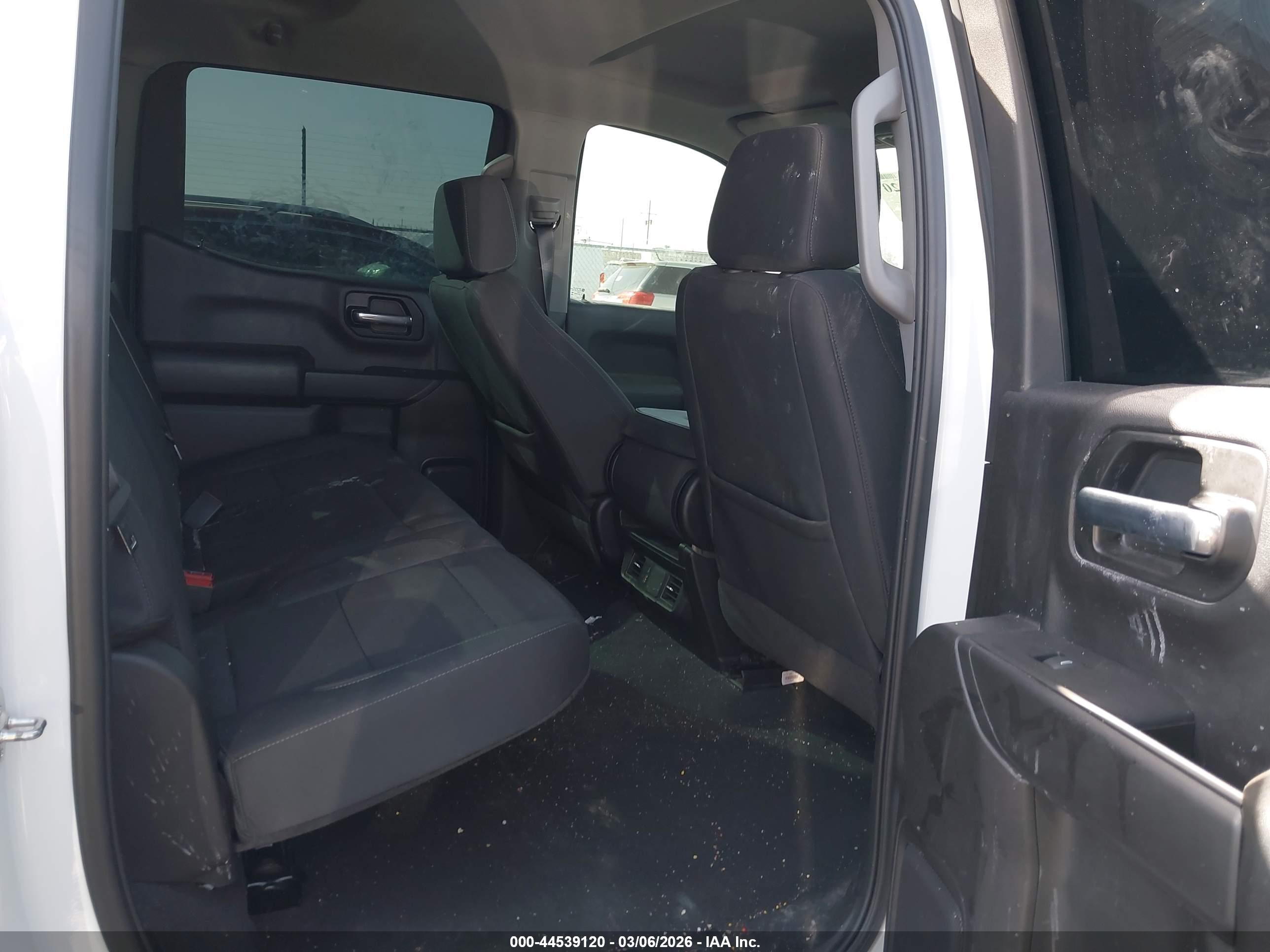 CHEVROLET SILVERADO image 8