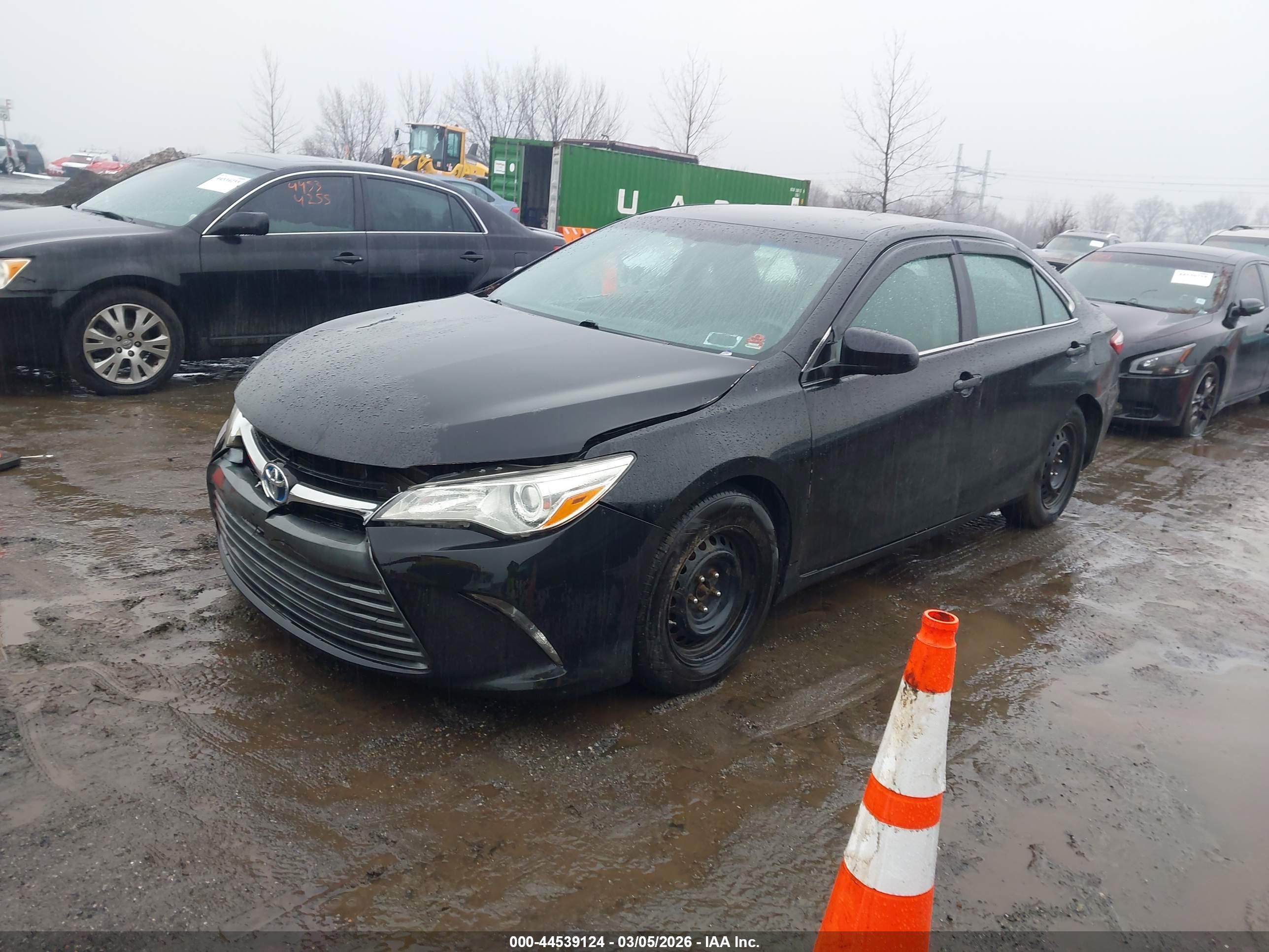 TOYOTA CAMRY image 2