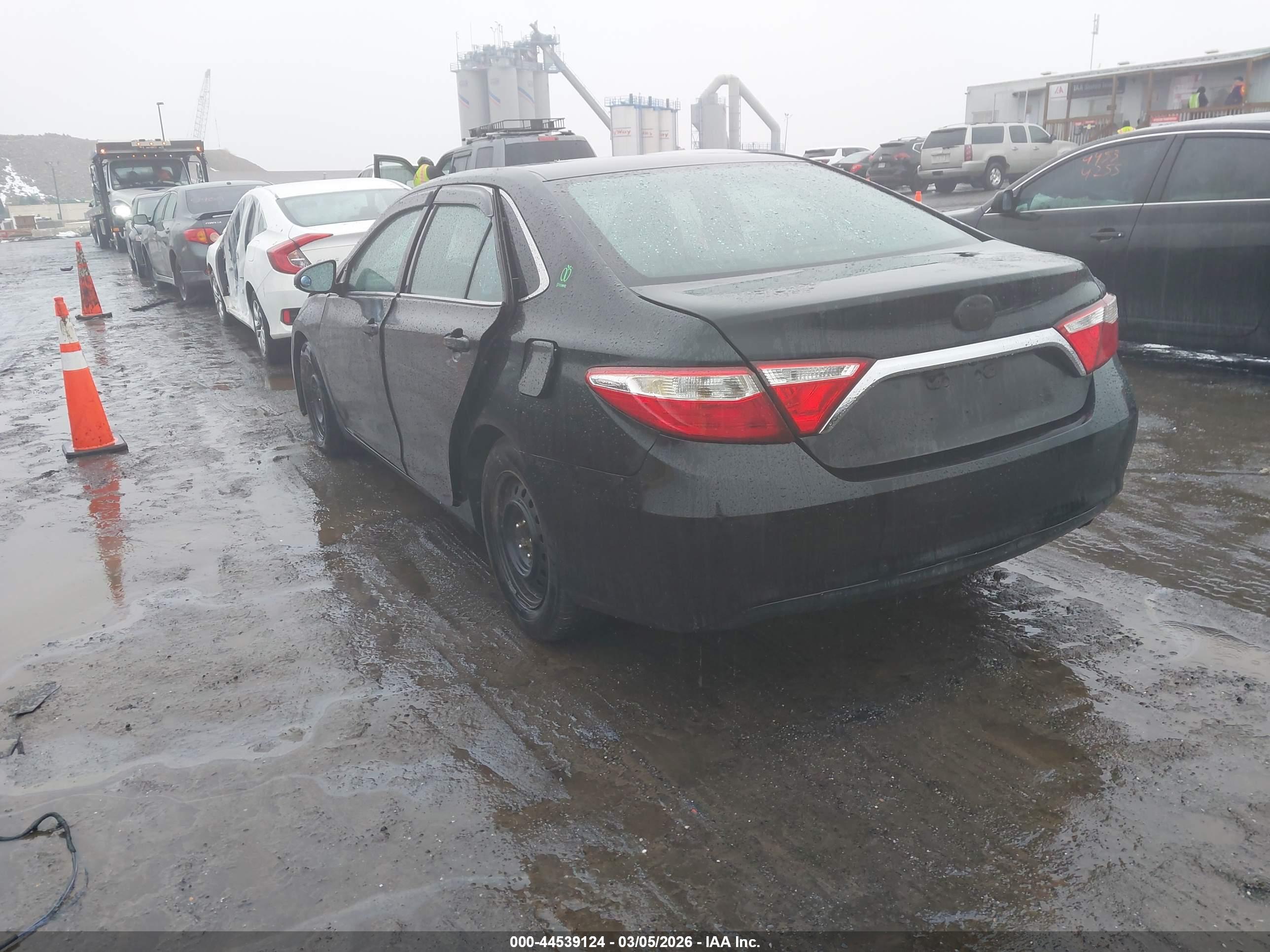 TOYOTA CAMRY image 3