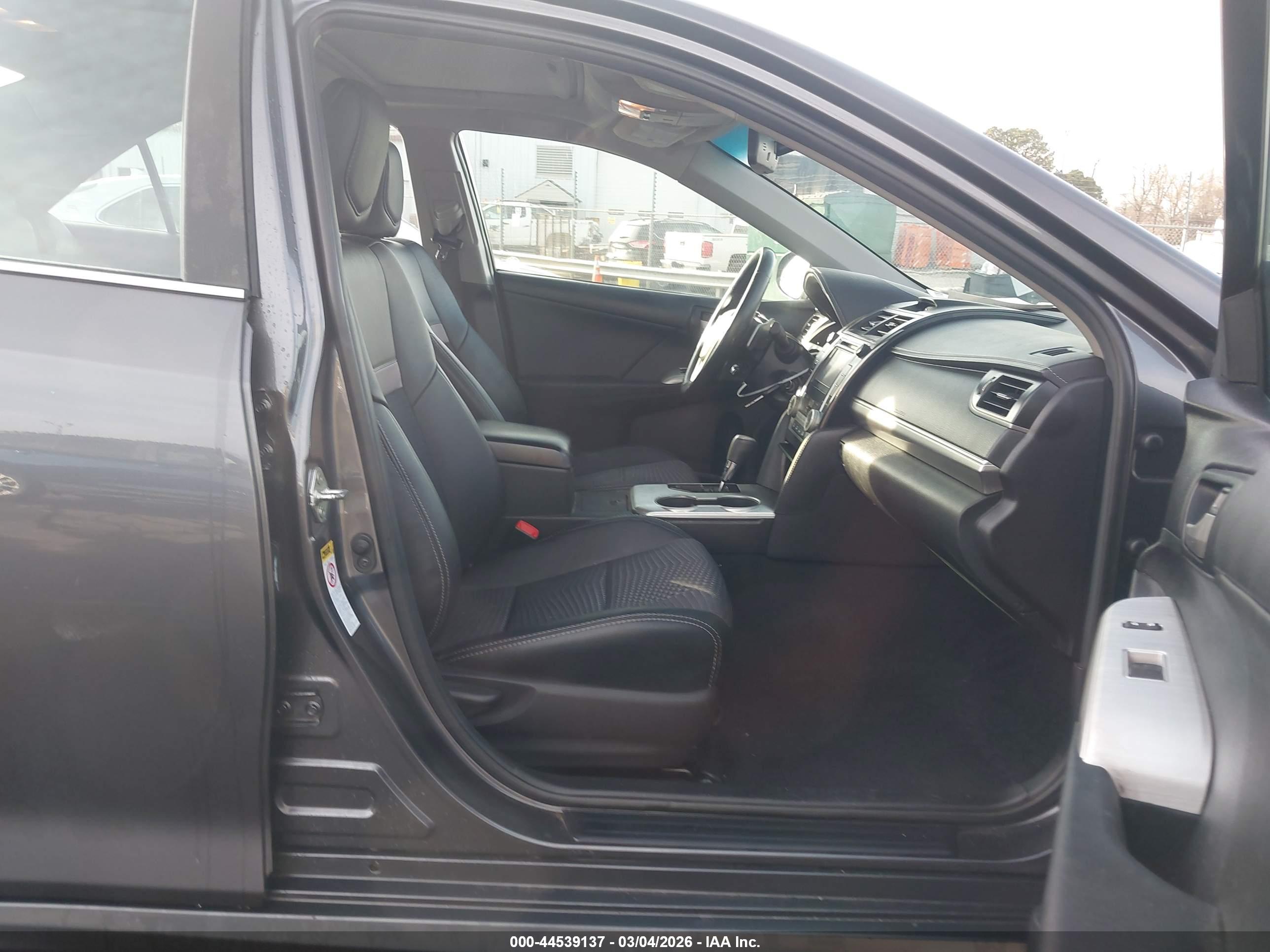 TOYOTA CAMRY image 5