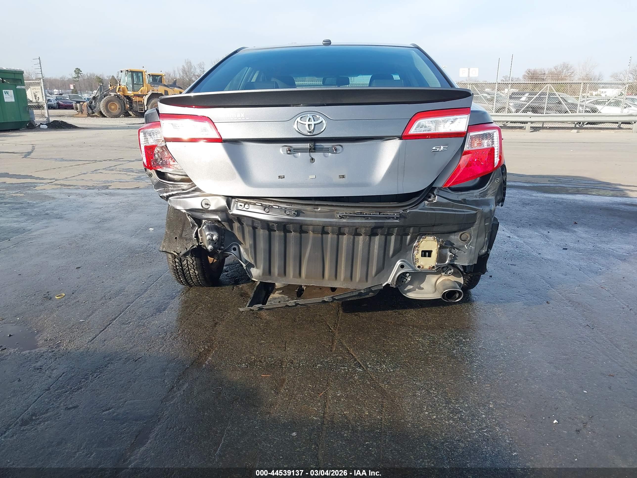 TOYOTA CAMRY image 6