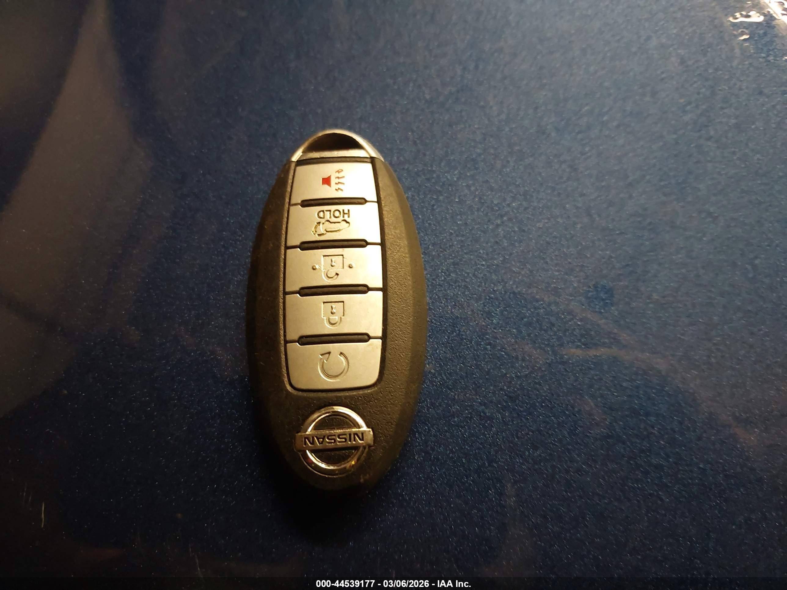 NISSAN ROGUE image 11