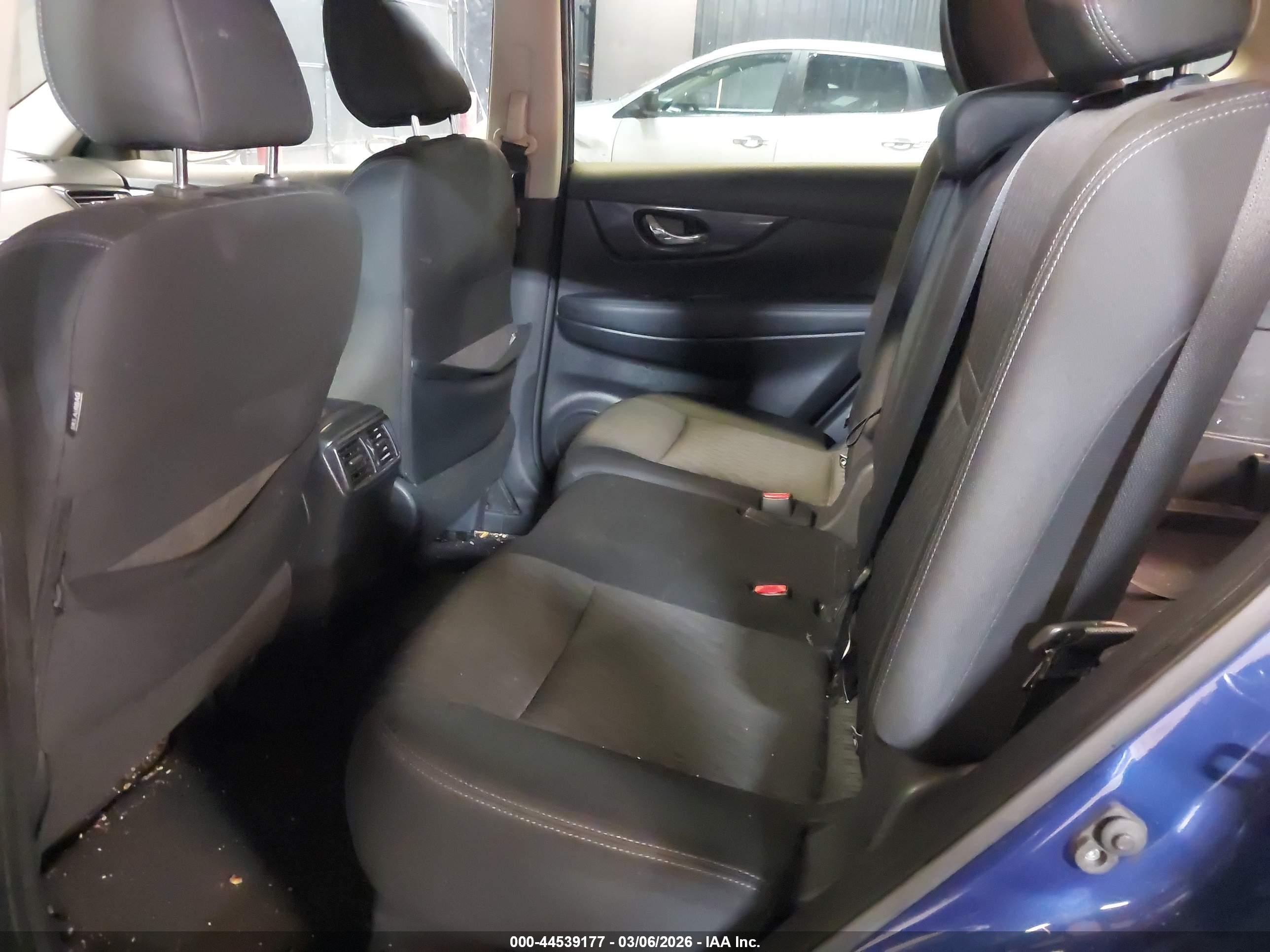 NISSAN ROGUE image 8