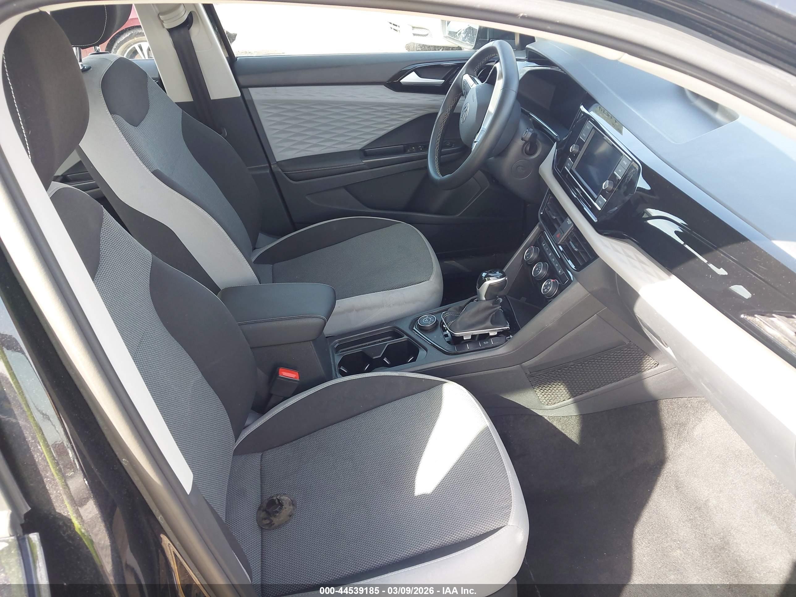 VOLKSWAGEN TAOS image 5