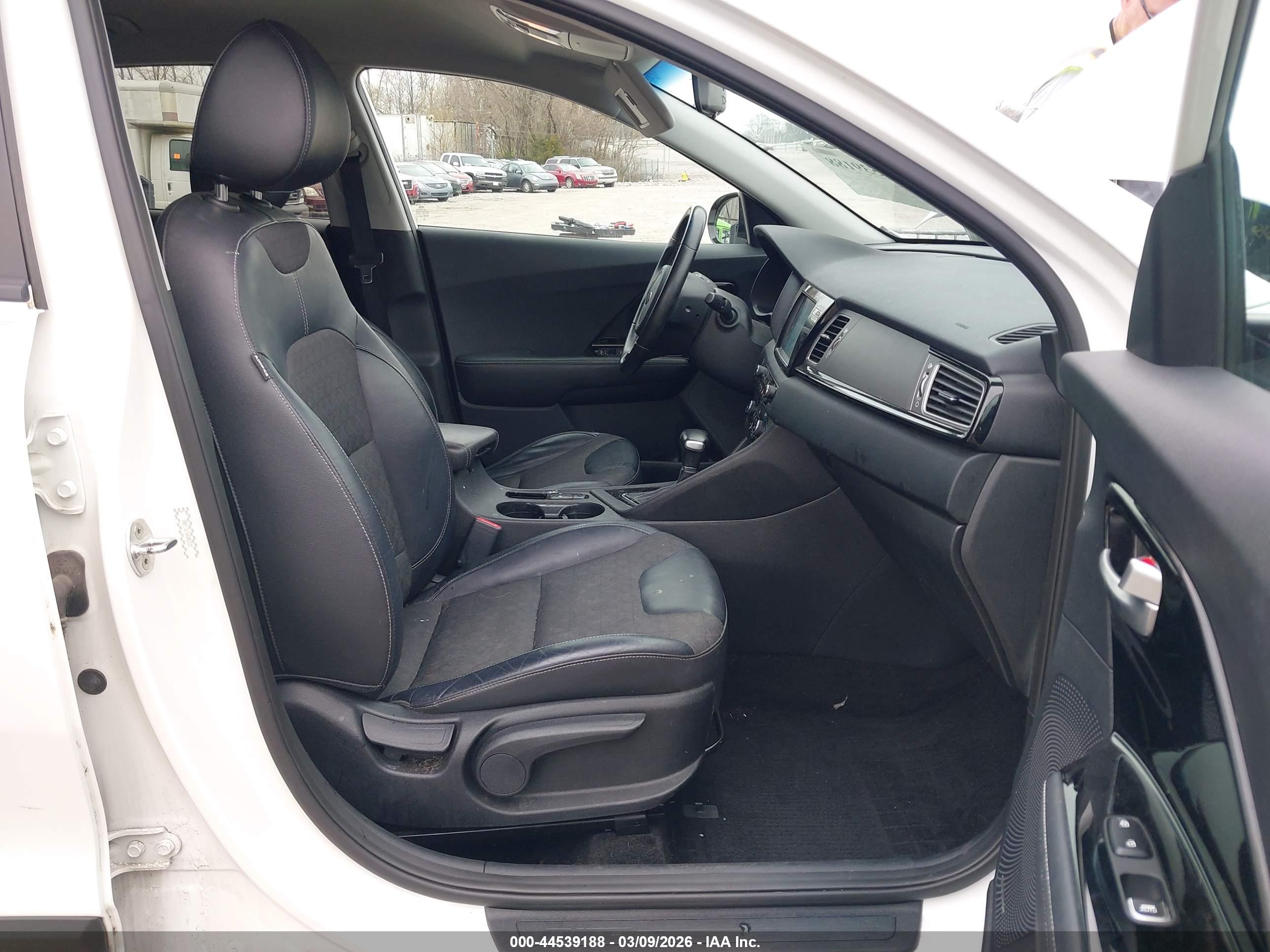 KIA NIRO image 5