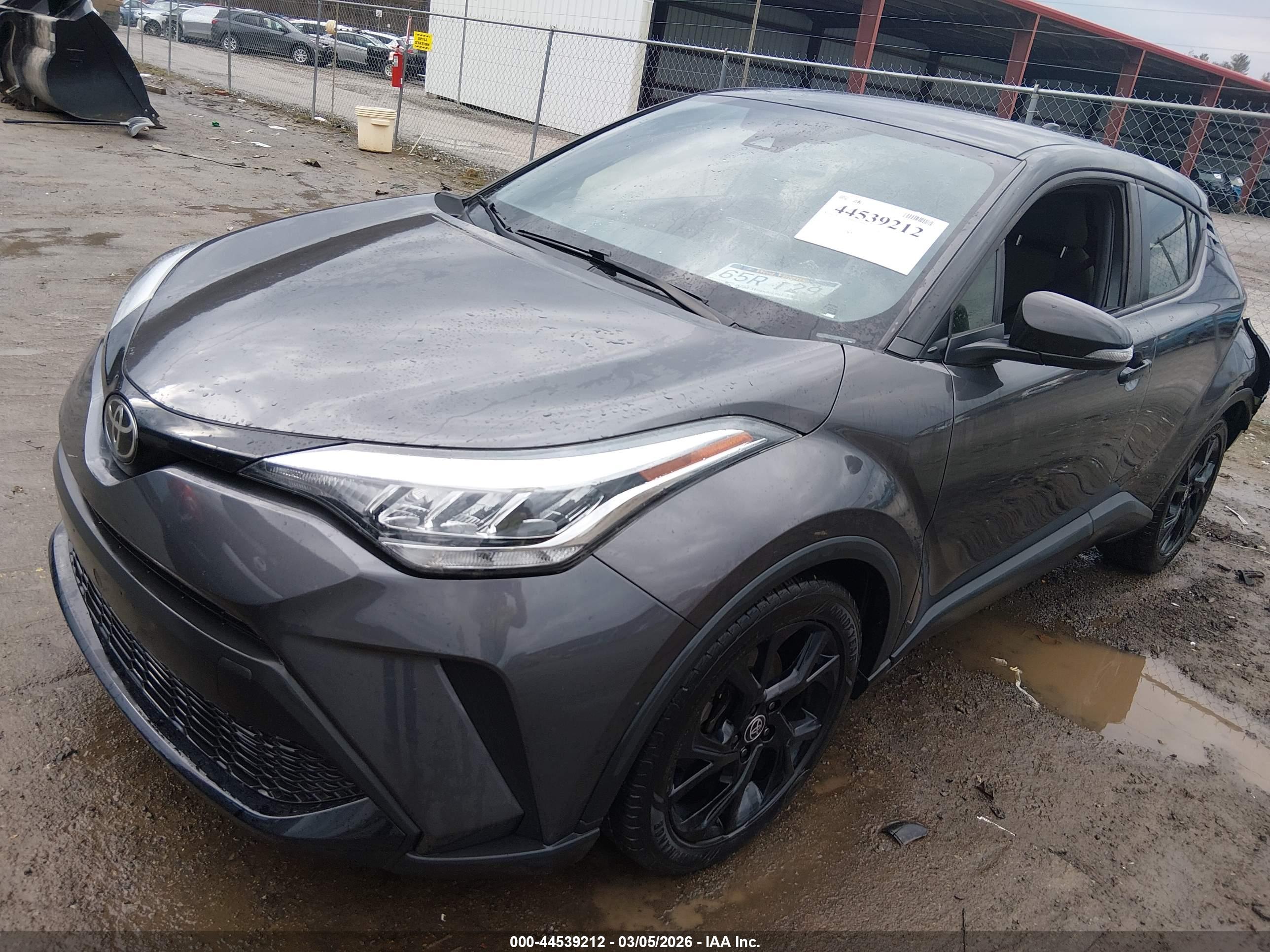 TOYOTA C-HR image 2