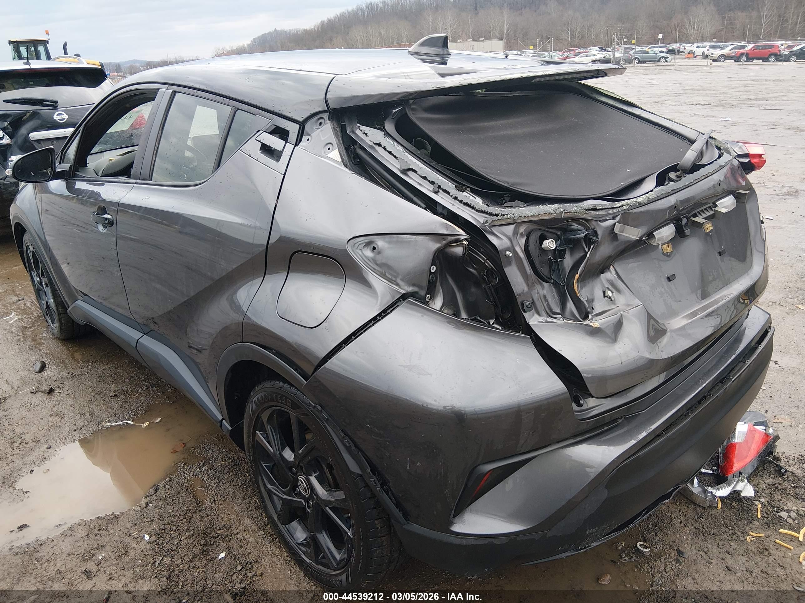 TOYOTA C-HR image 3