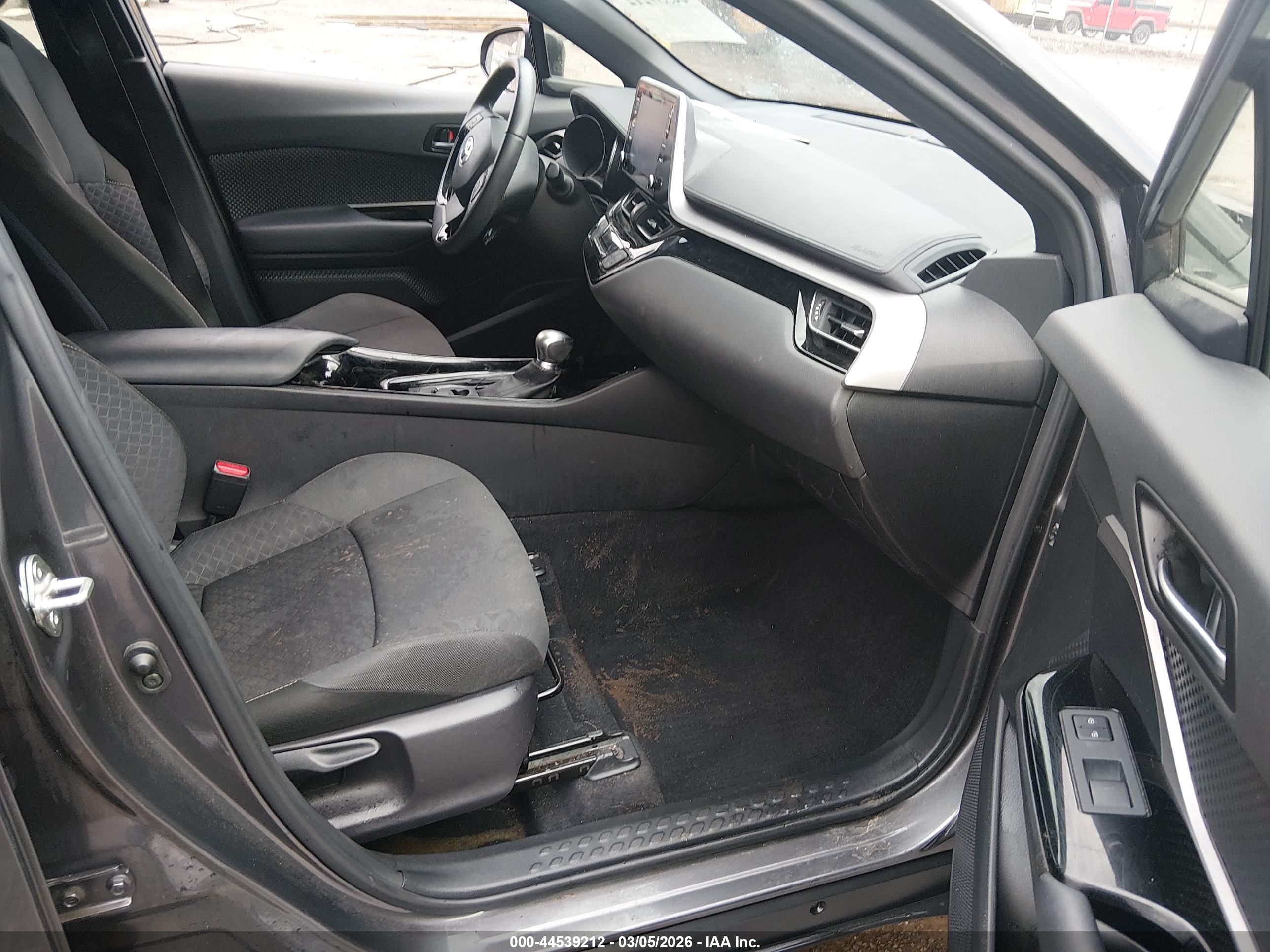 TOYOTA C-HR image 5