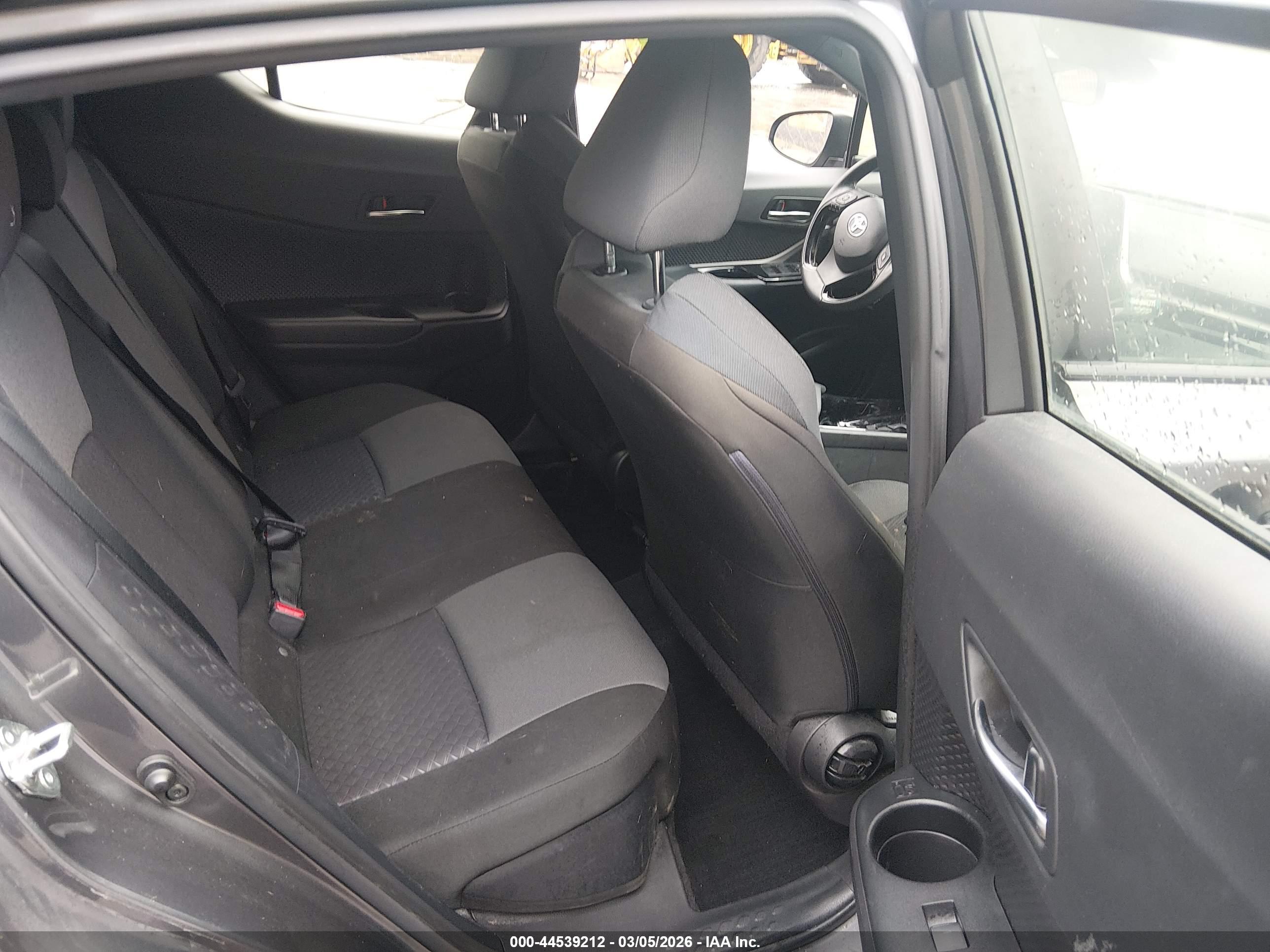 TOYOTA C-HR image 8