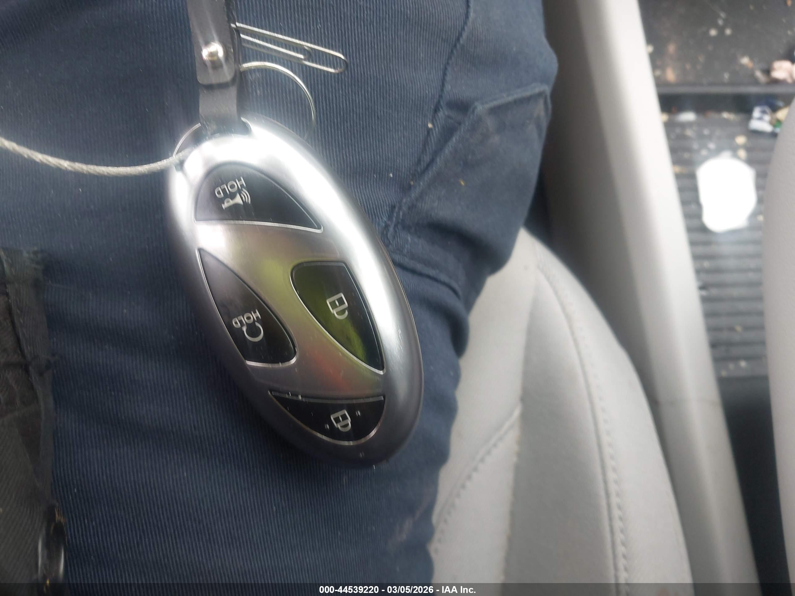 HYUNDAI TUCSON image 11