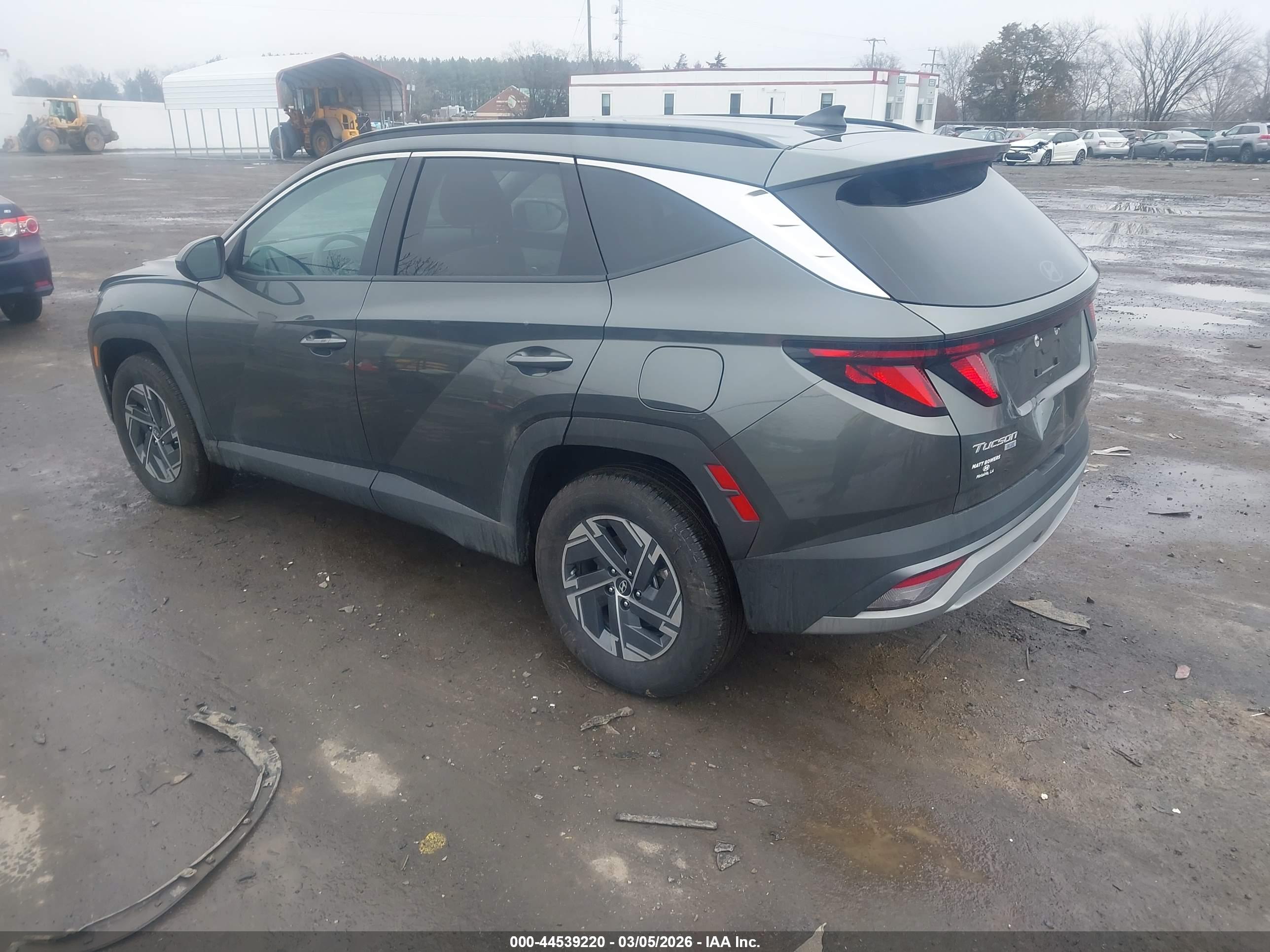 HYUNDAI TUCSON image 3