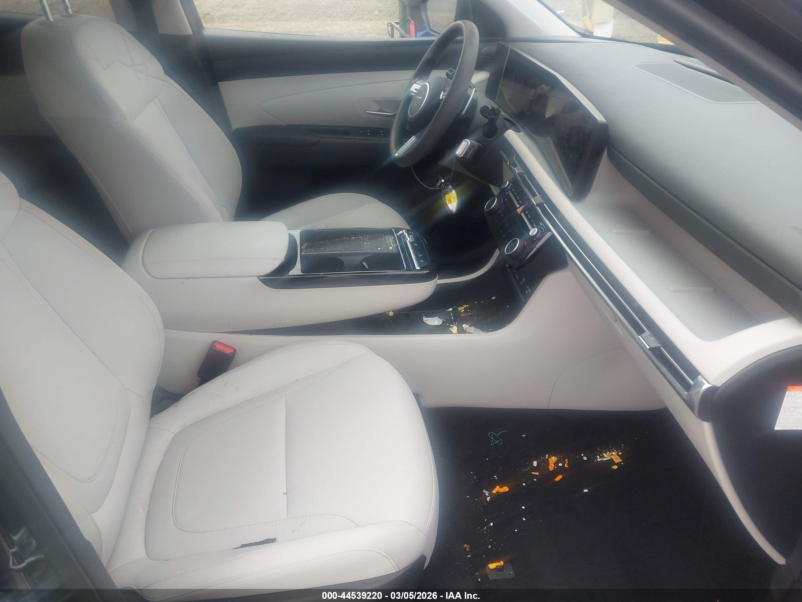 HYUNDAI TUCSON image 5