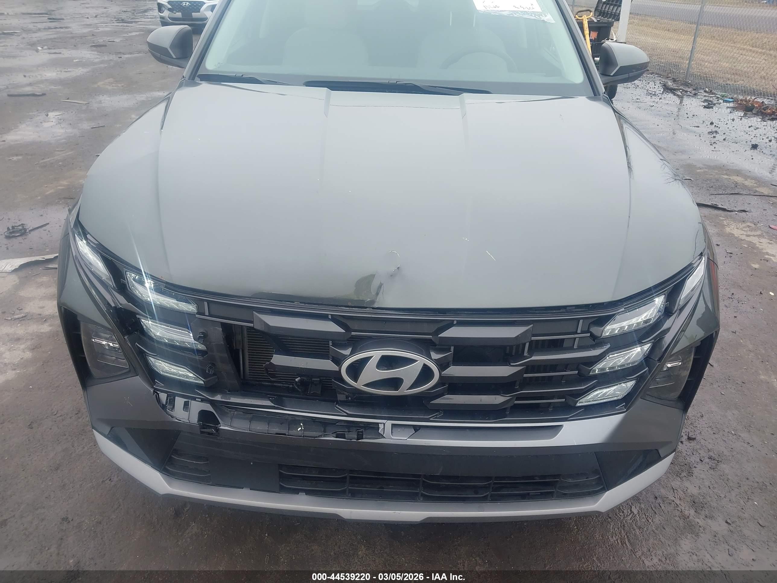 HYUNDAI TUCSON image 6