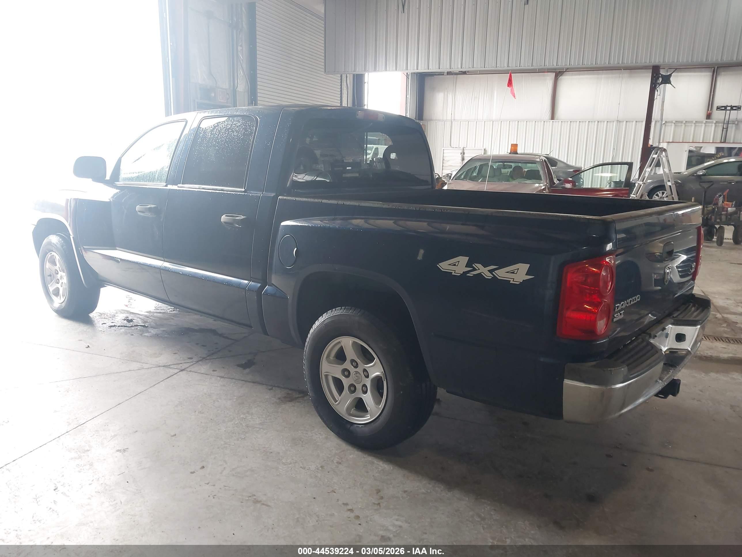 DODGE DAKOTA image 3
