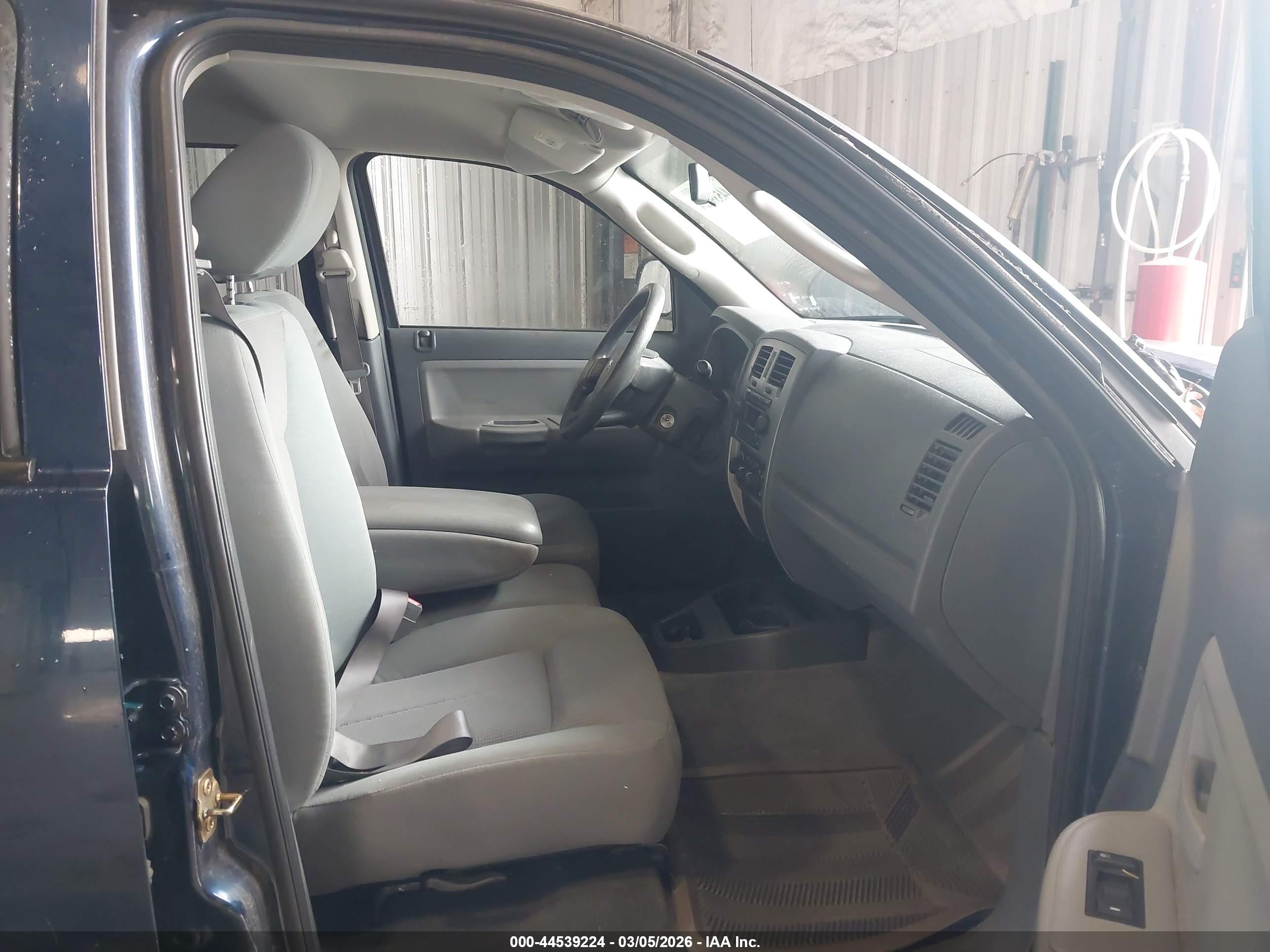 DODGE DAKOTA image 5
