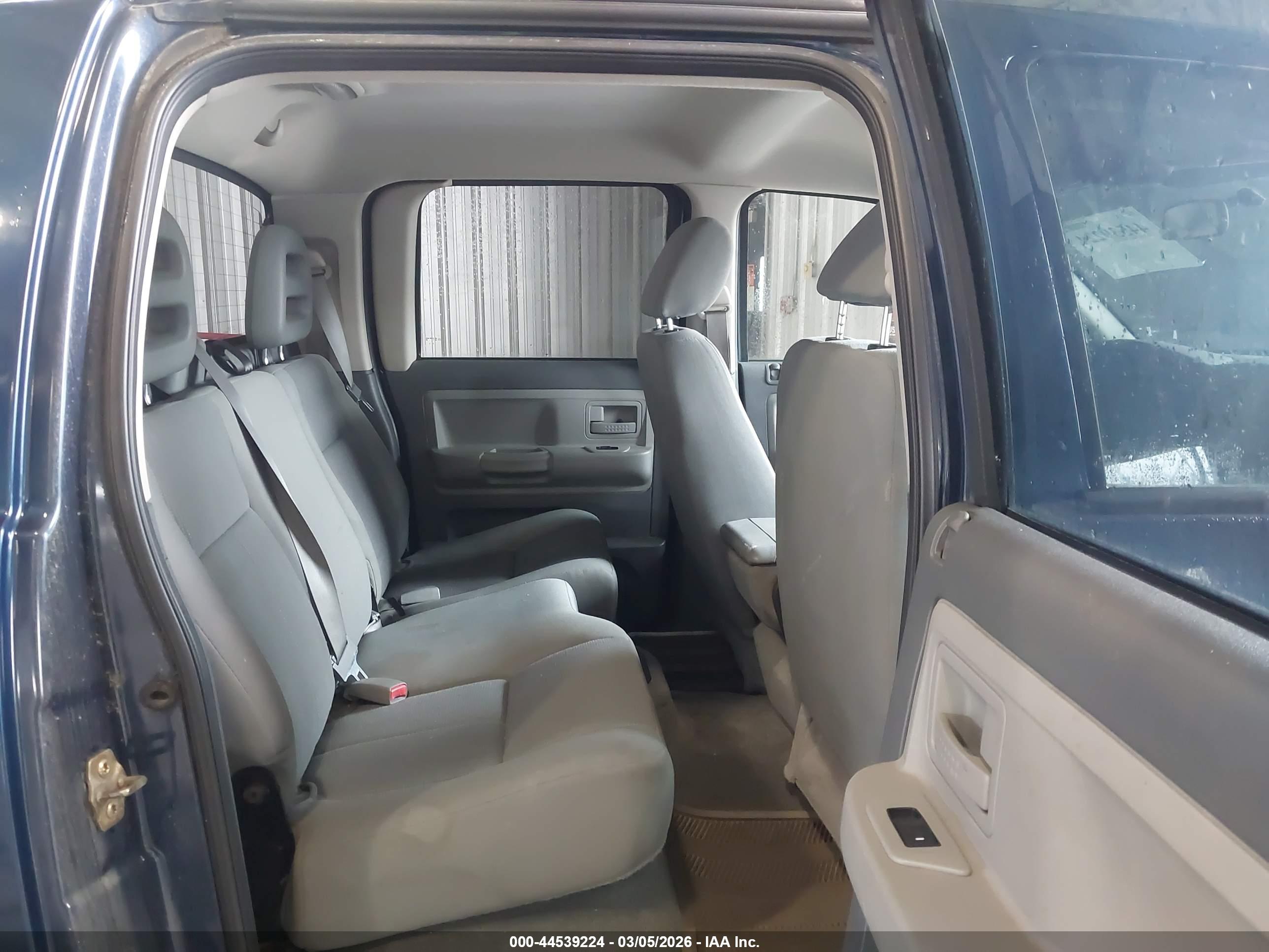 DODGE DAKOTA image 8