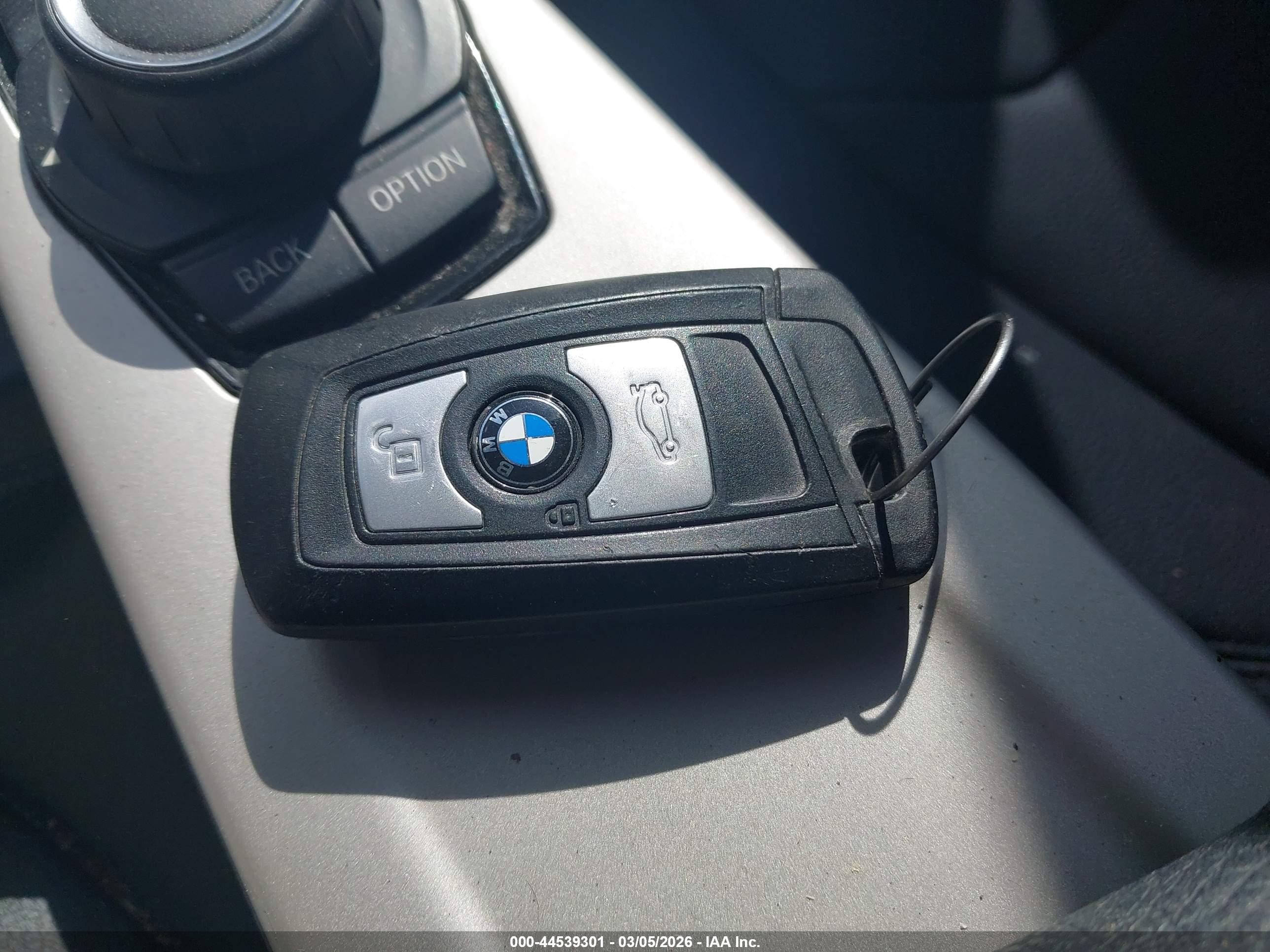 BMW 320I image 11