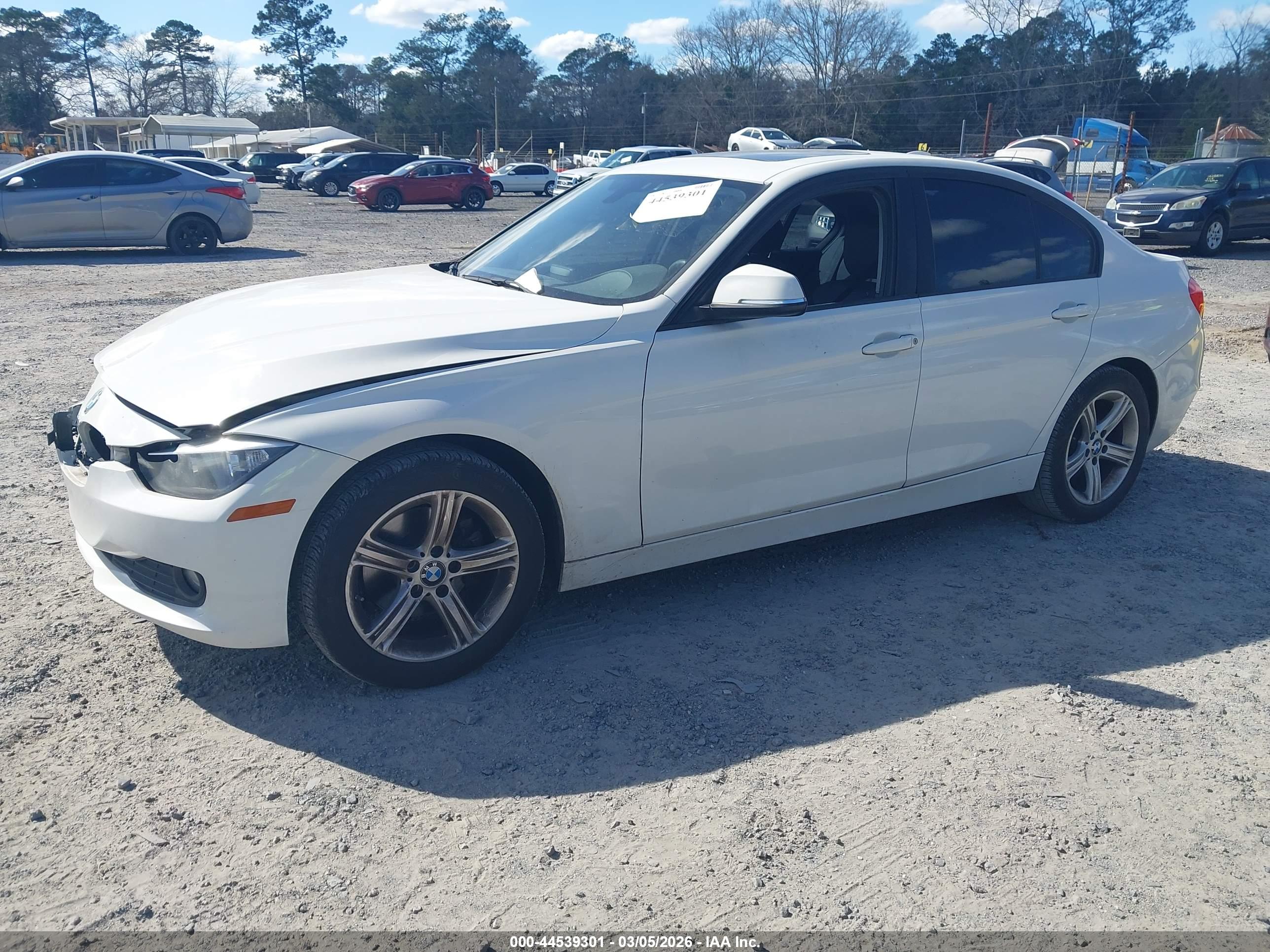 BMW 320I image 2