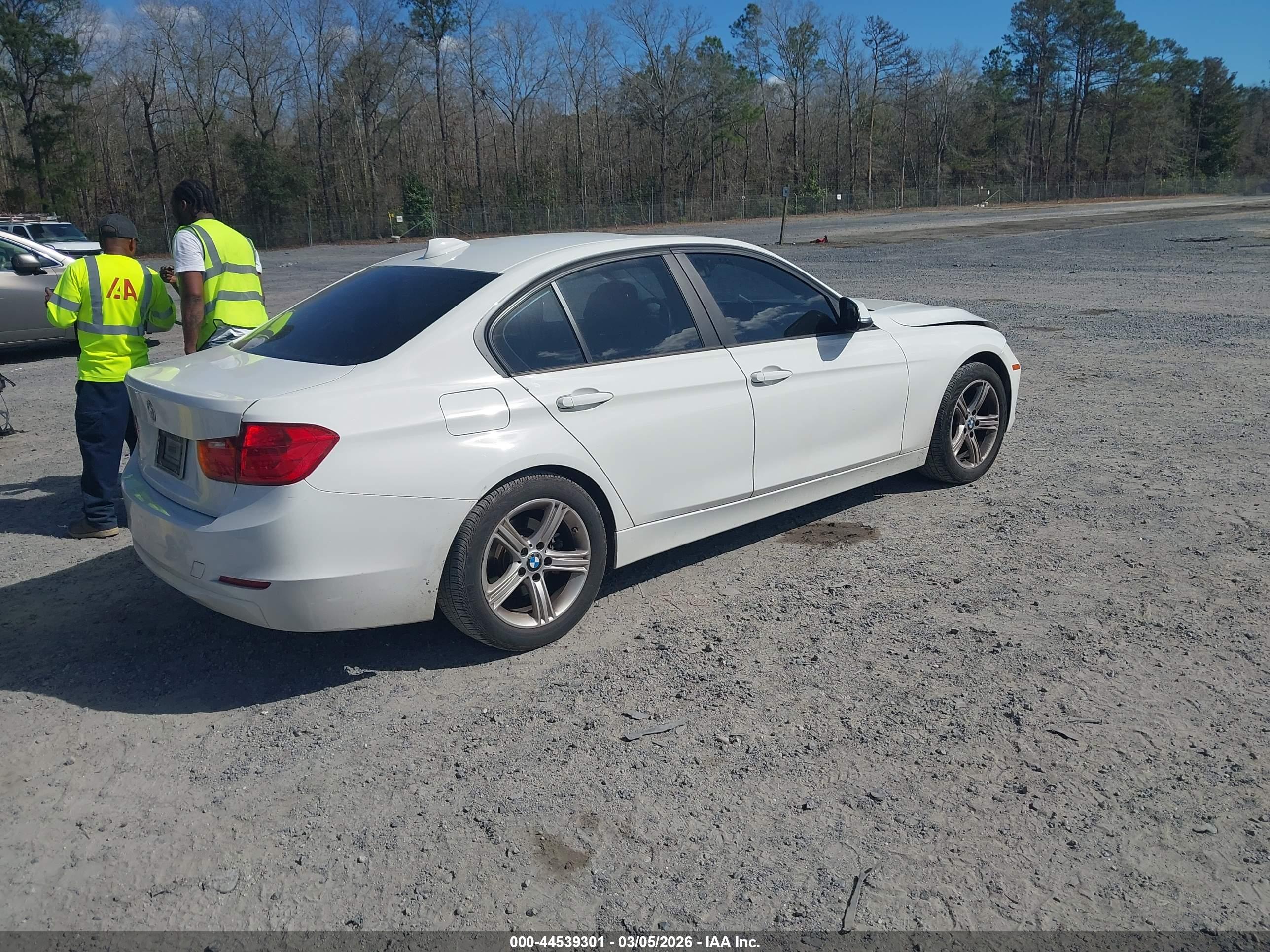 BMW 320I image 4