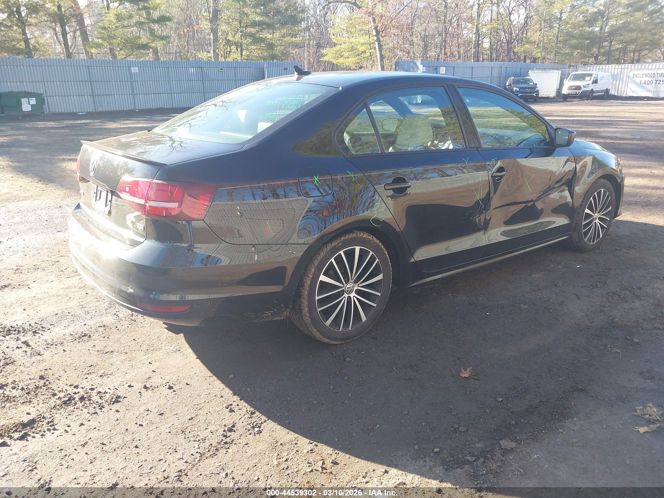 VOLKSWAGEN JETTA image 4