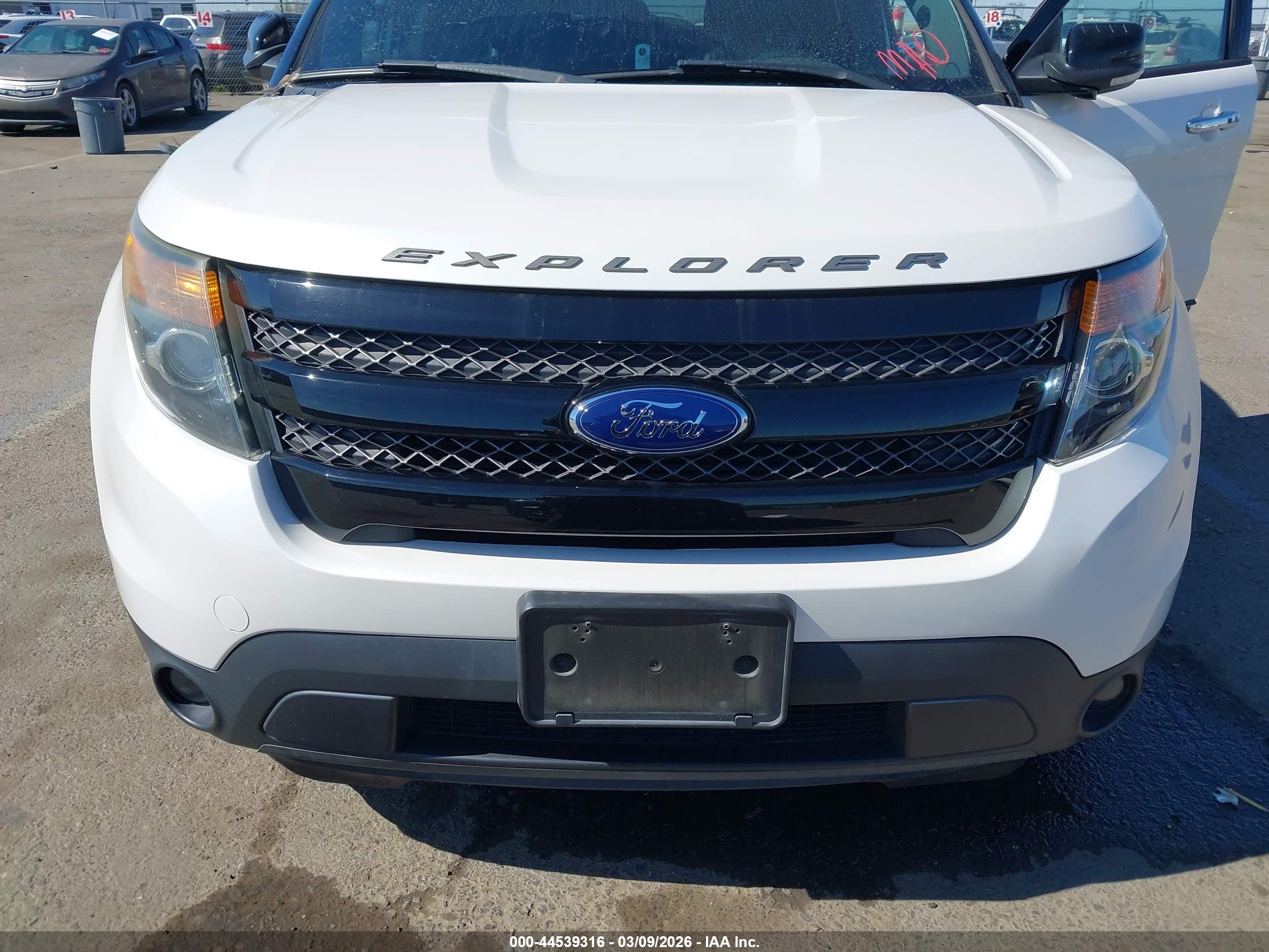 FORD EXPLORER image 6