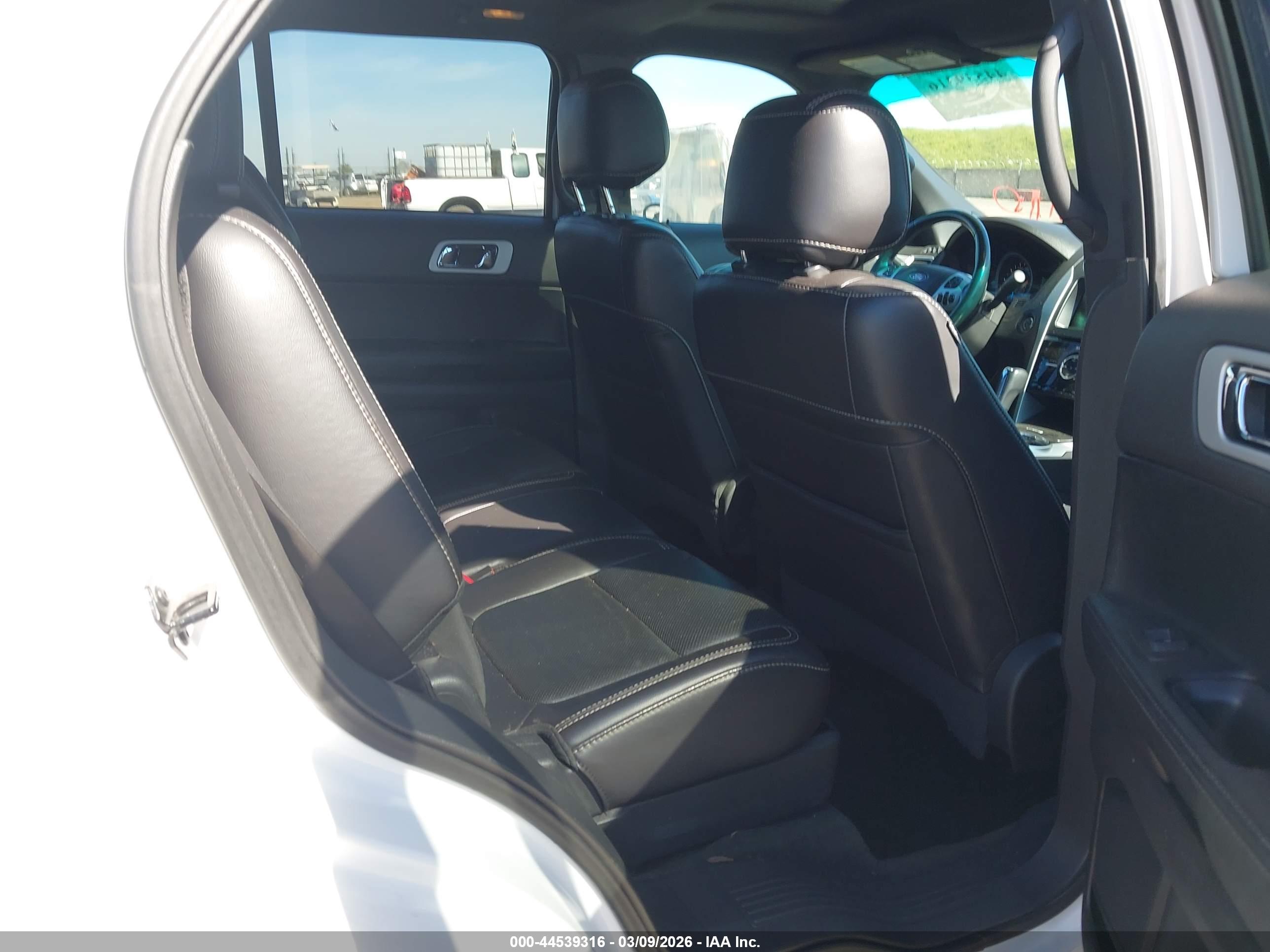 FORD EXPLORER image 8