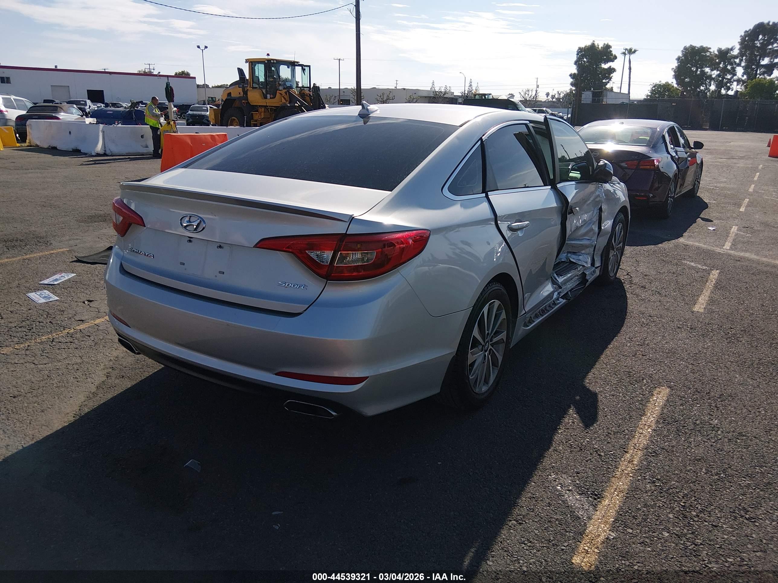 HYUNDAI SONATA image 4