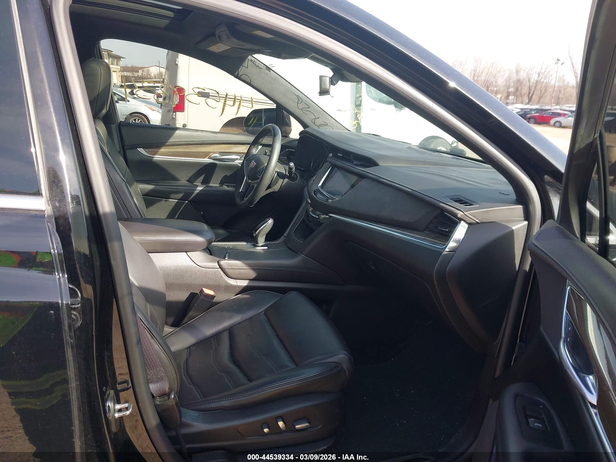 CADILLAC XT5 image 5