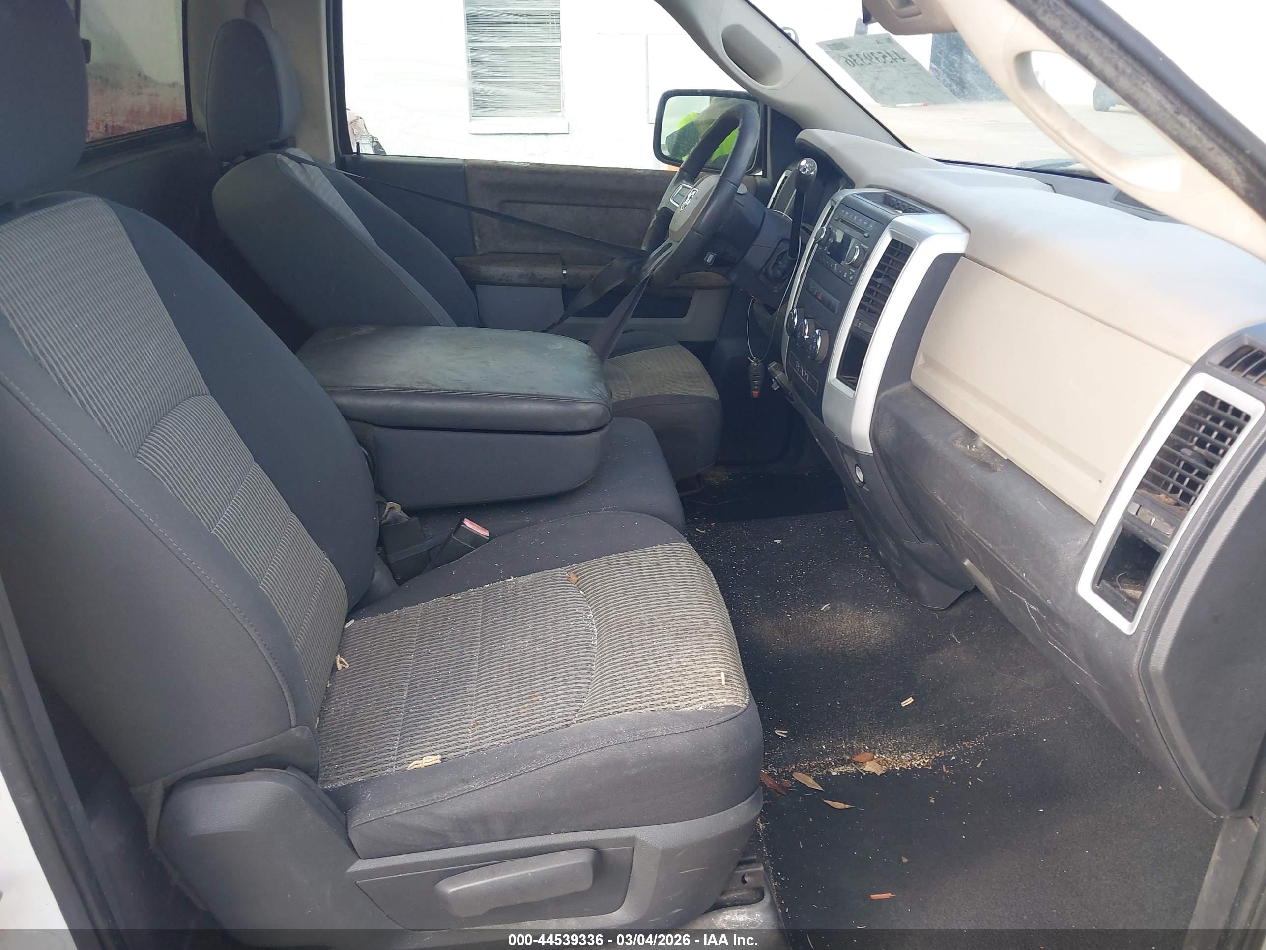 DODGE RAM image 5