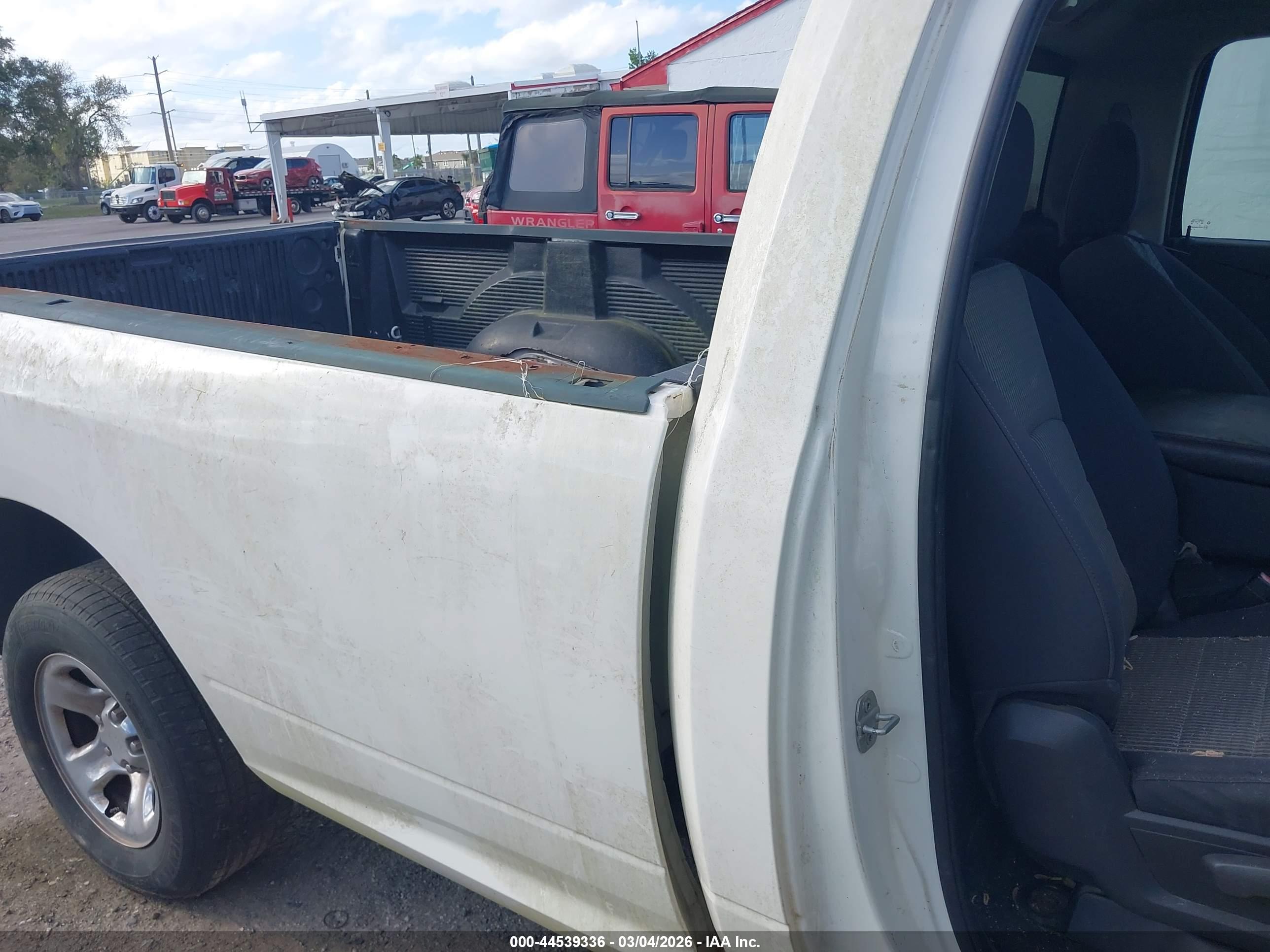 DODGE RAM image 8