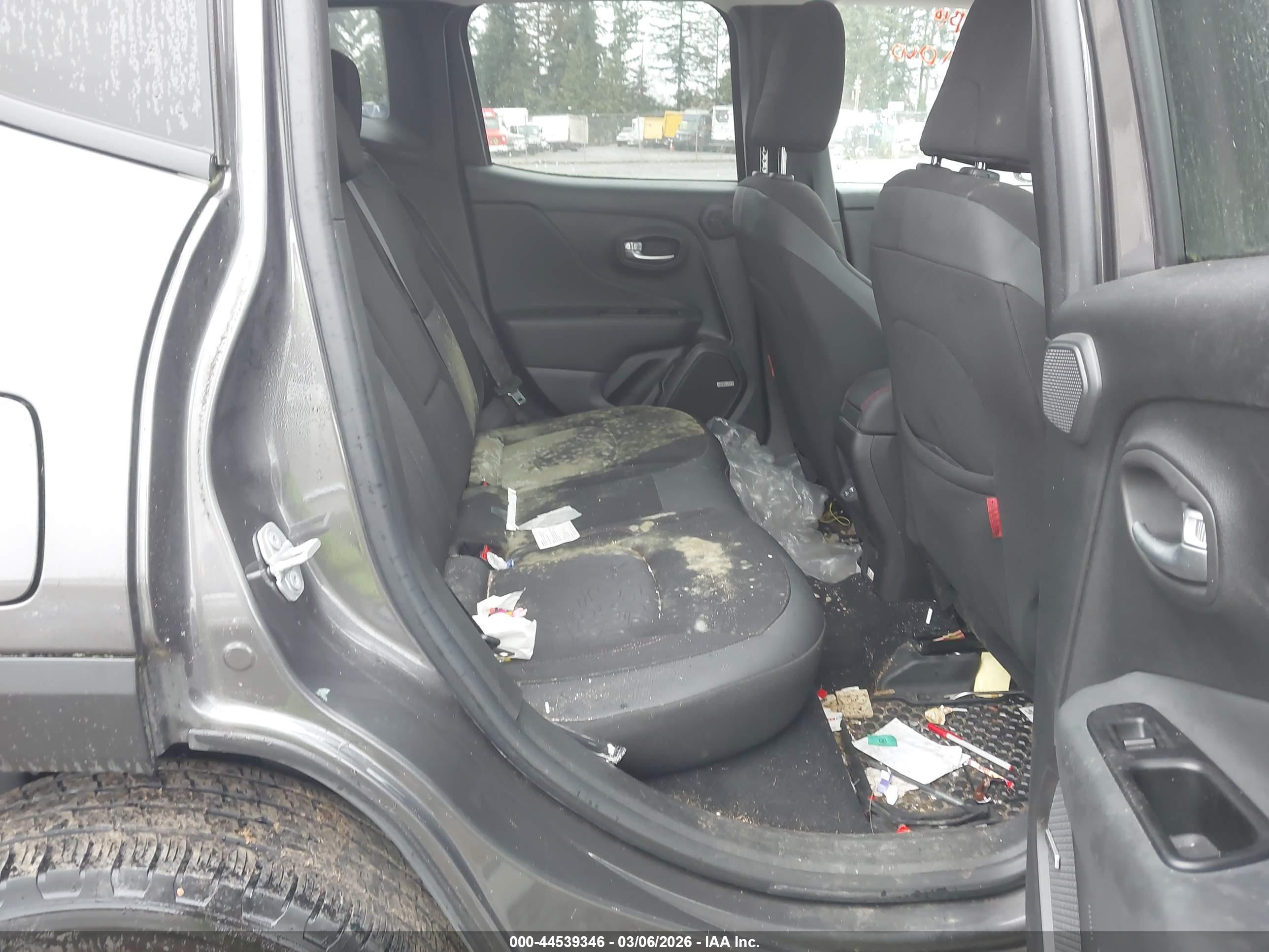 JEEP RENEGADE image 8