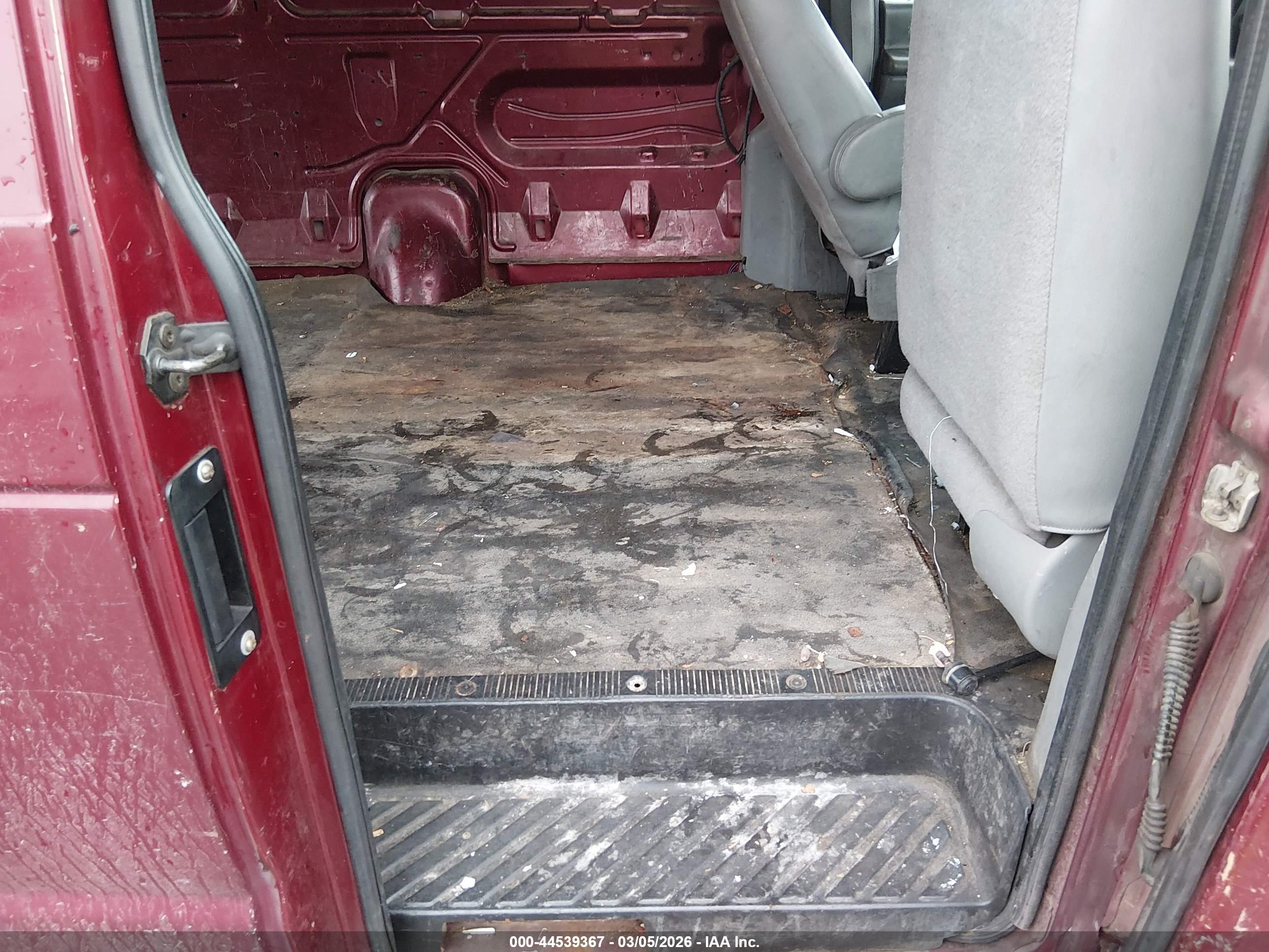FORD E-150 image 8