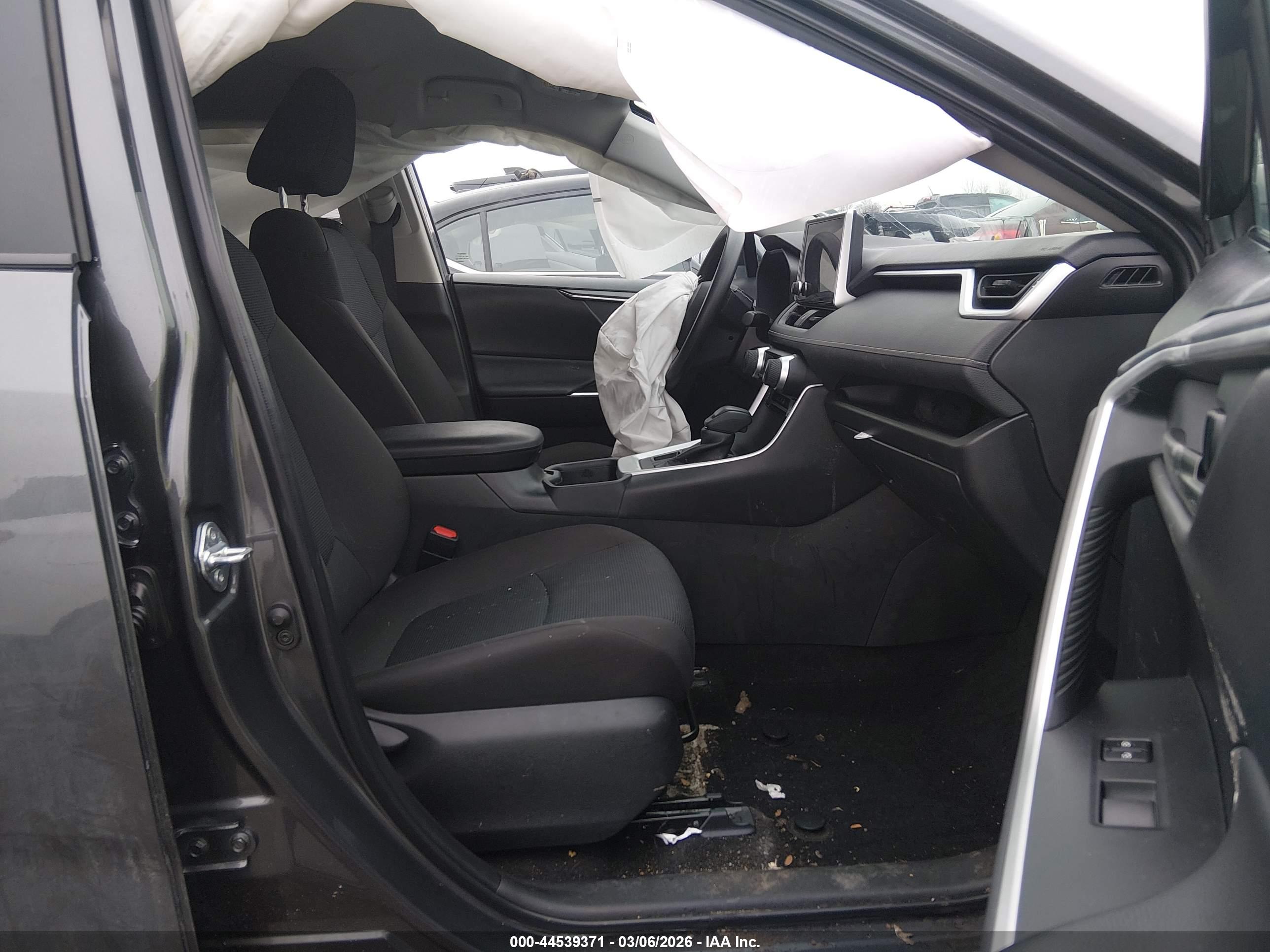 TOYOTA RAV4 image 5