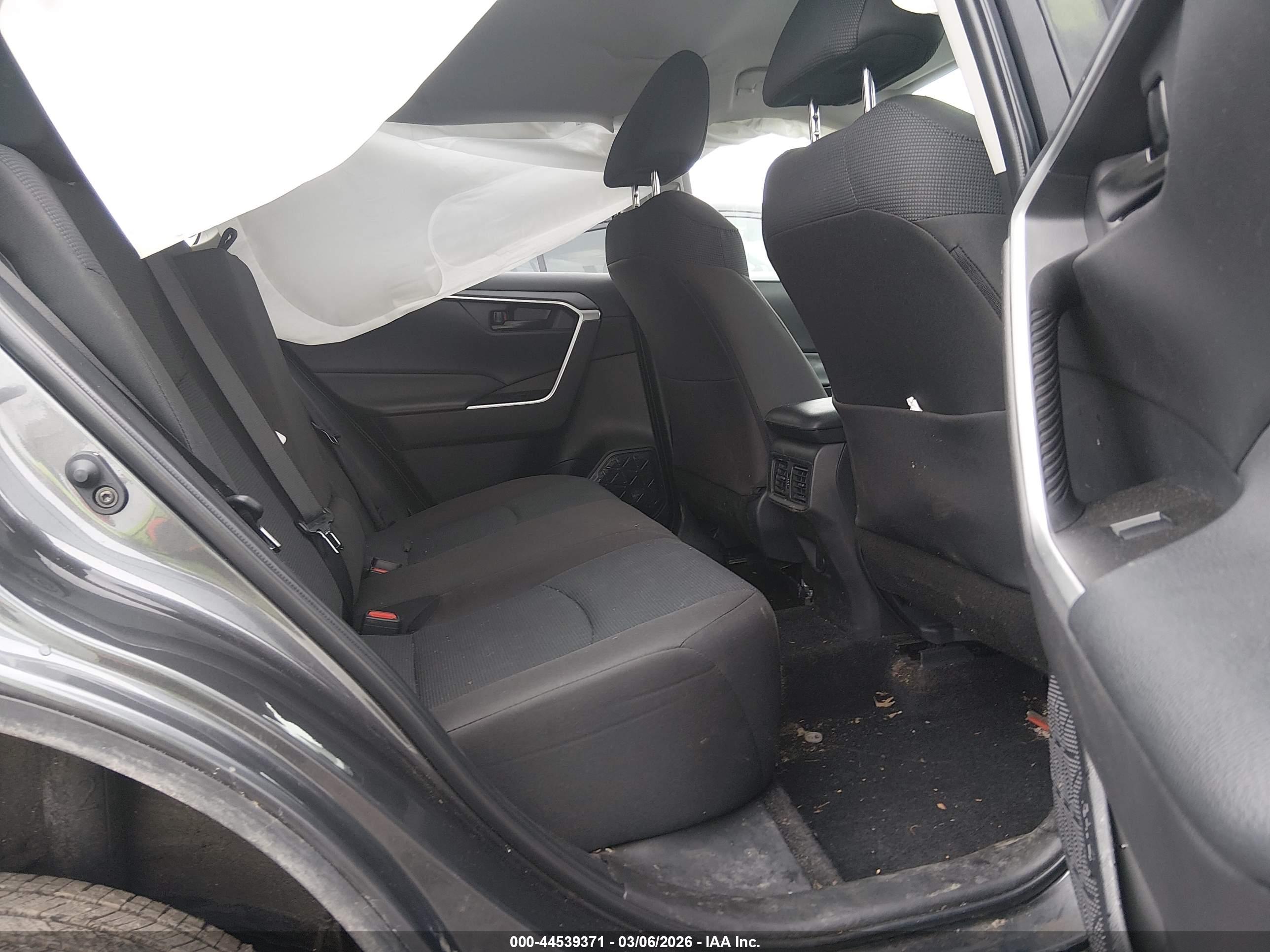 TOYOTA RAV4 image 8