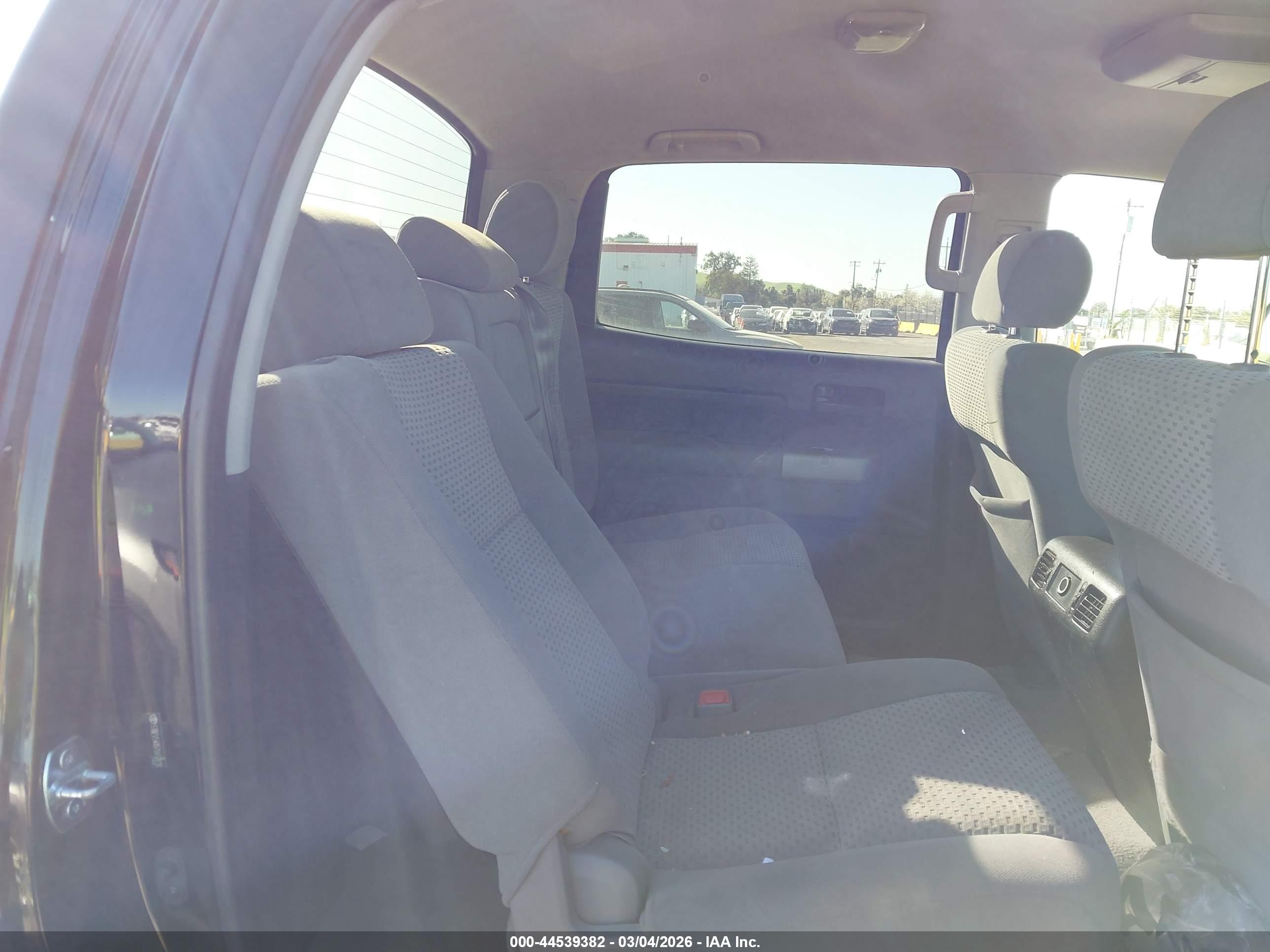 TOYOTA TUNDRA image 8