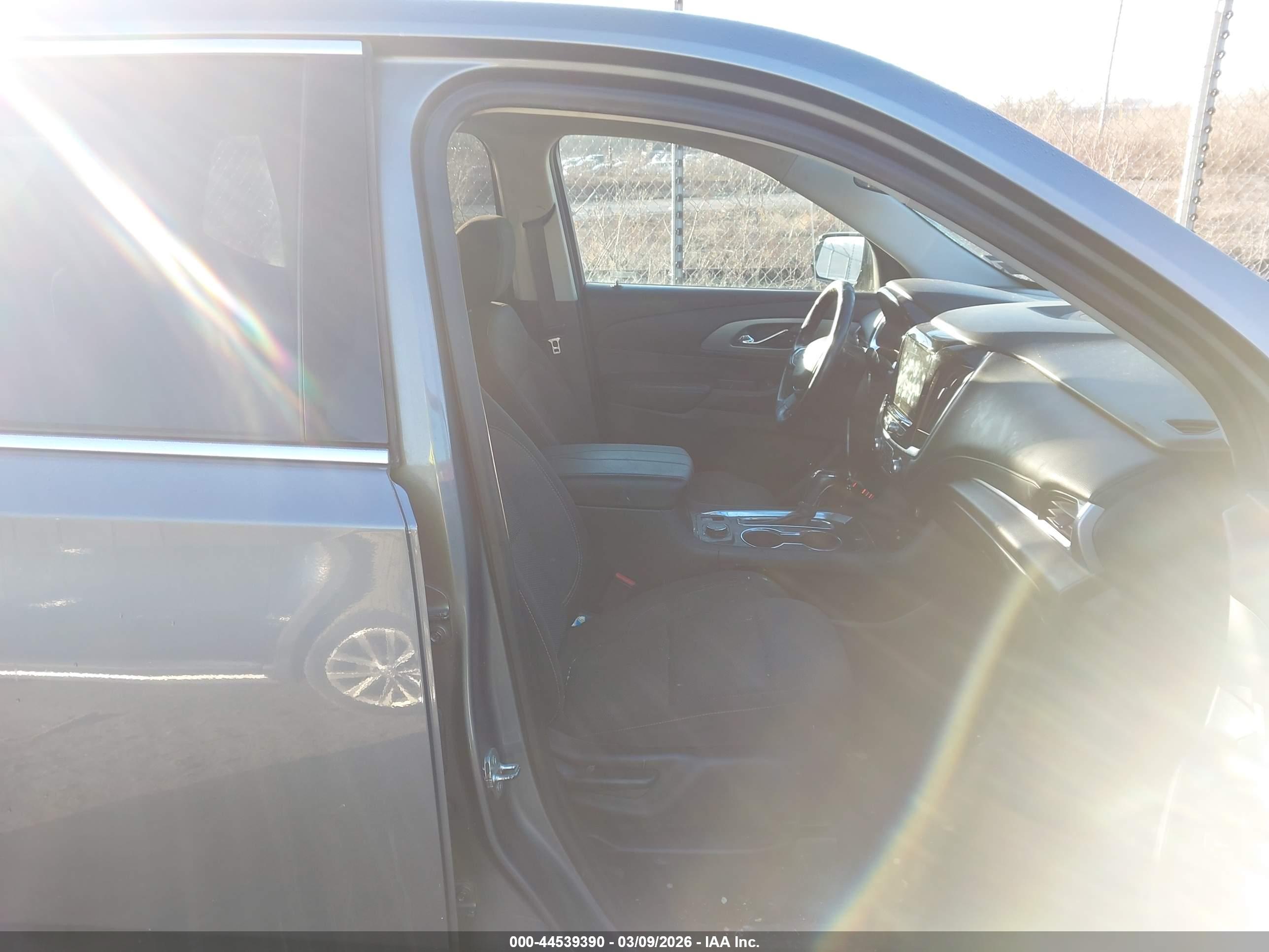 CHEVROLET TRAVERSE image 5